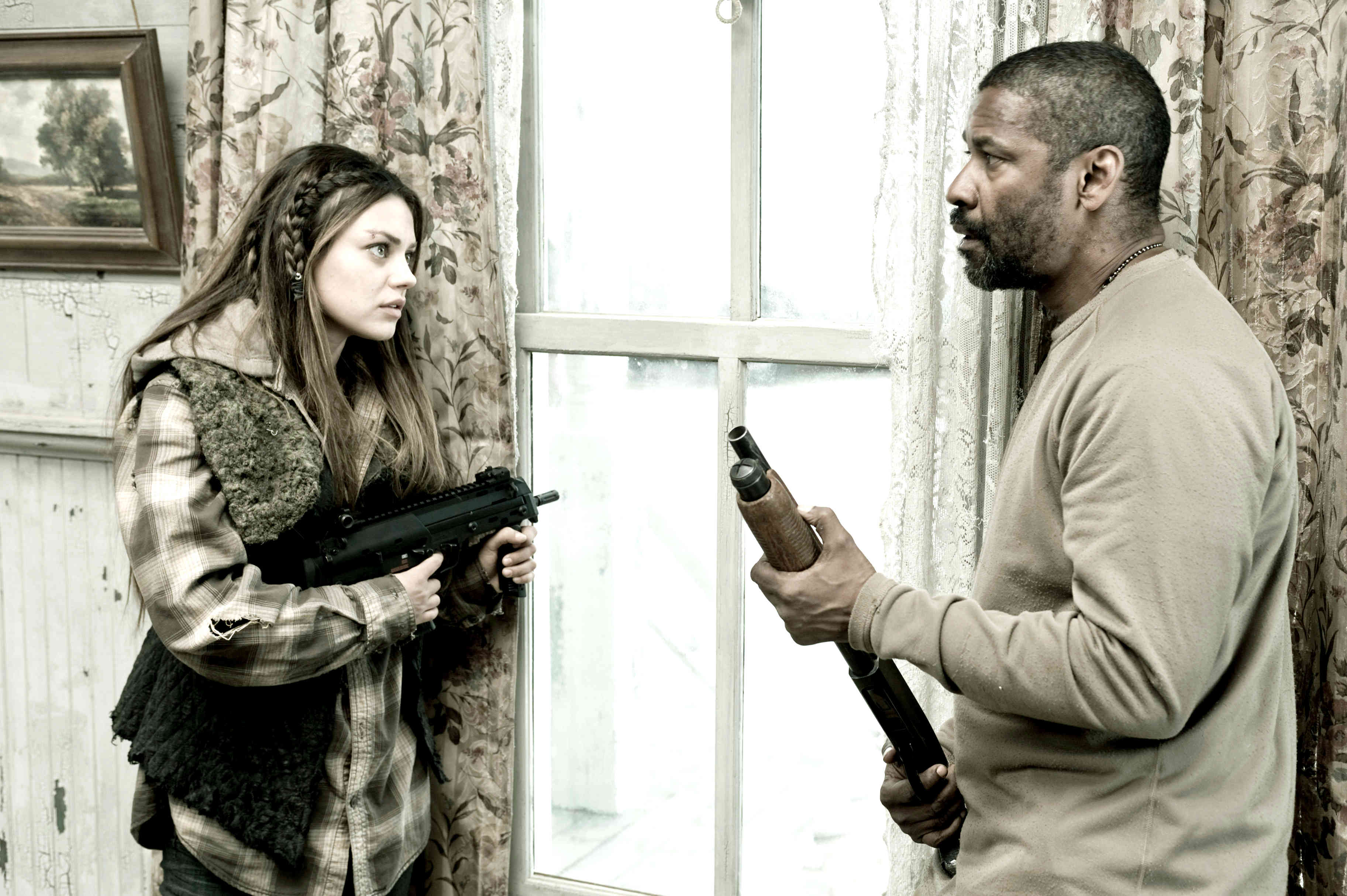 Denzel Washington and young woman with guns HD Wallpaper