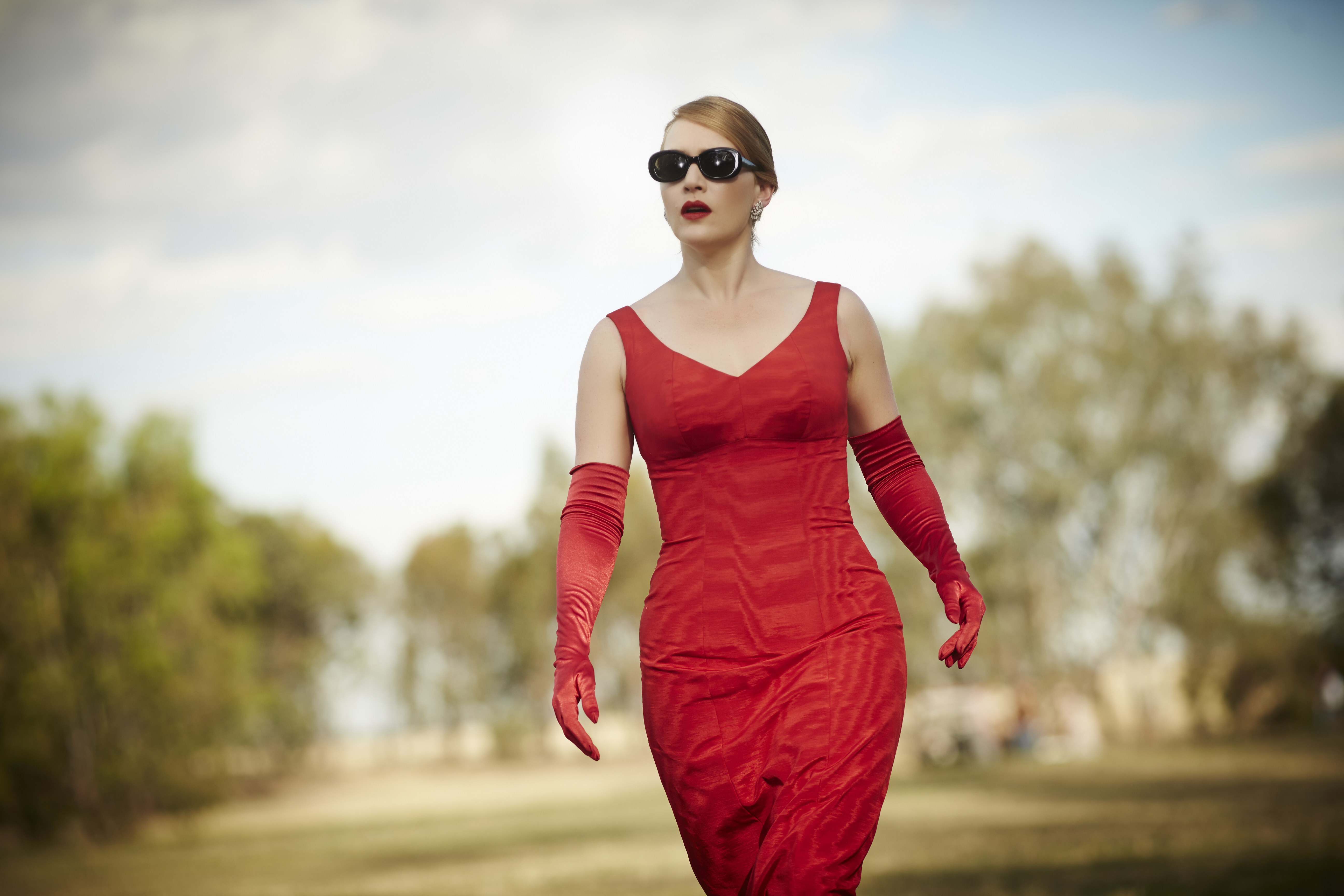 Kate Winslet in a red dress and gloves HD Wallpaper