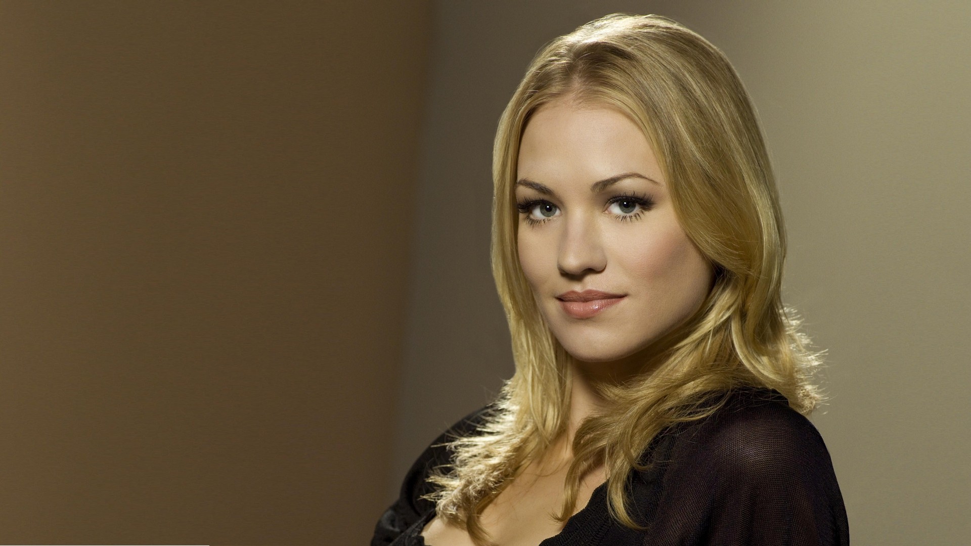 Yvonne Strahovski portrait HD Wallpaper