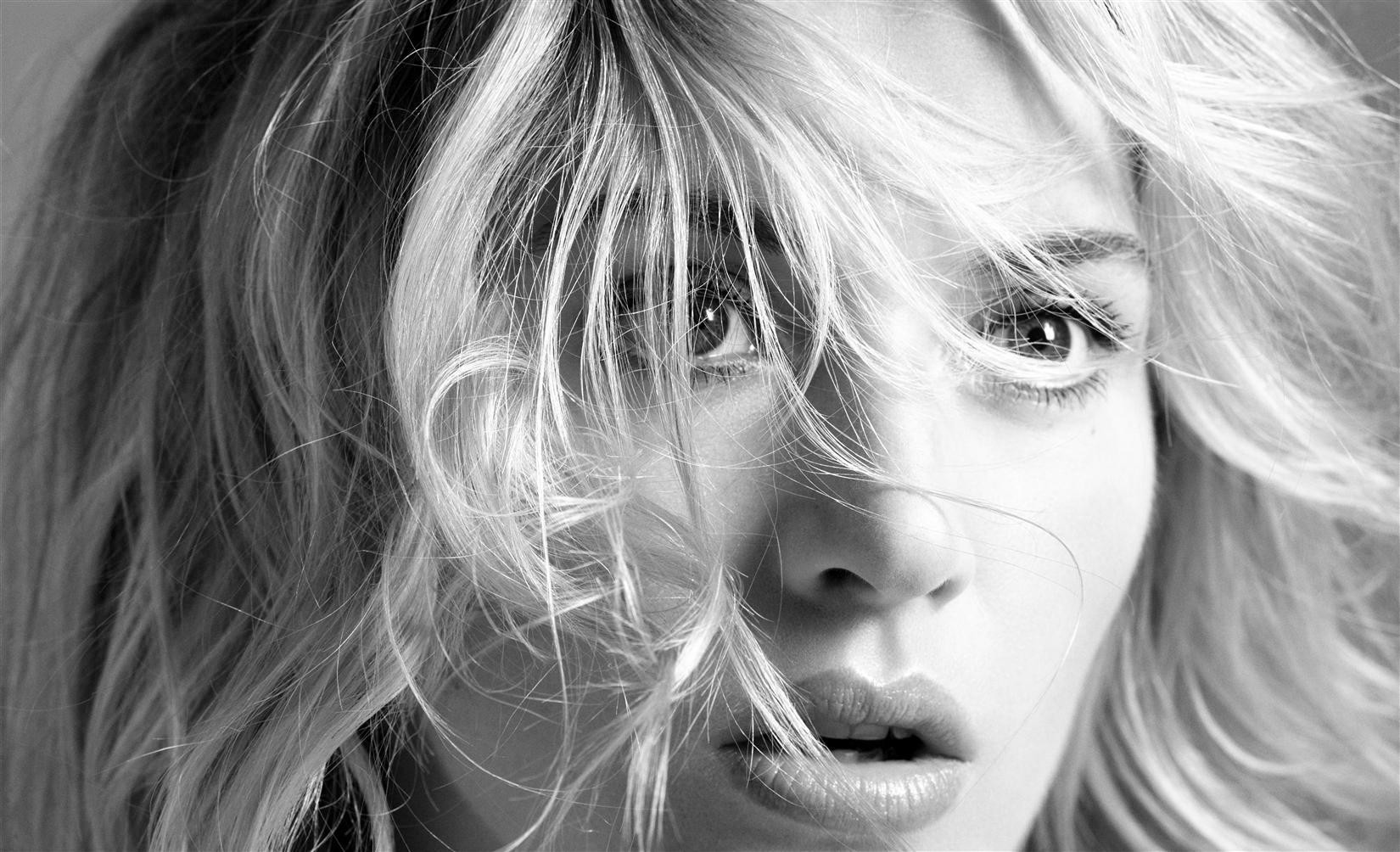 Kate Winslet close-up portrait HD Wallpaper