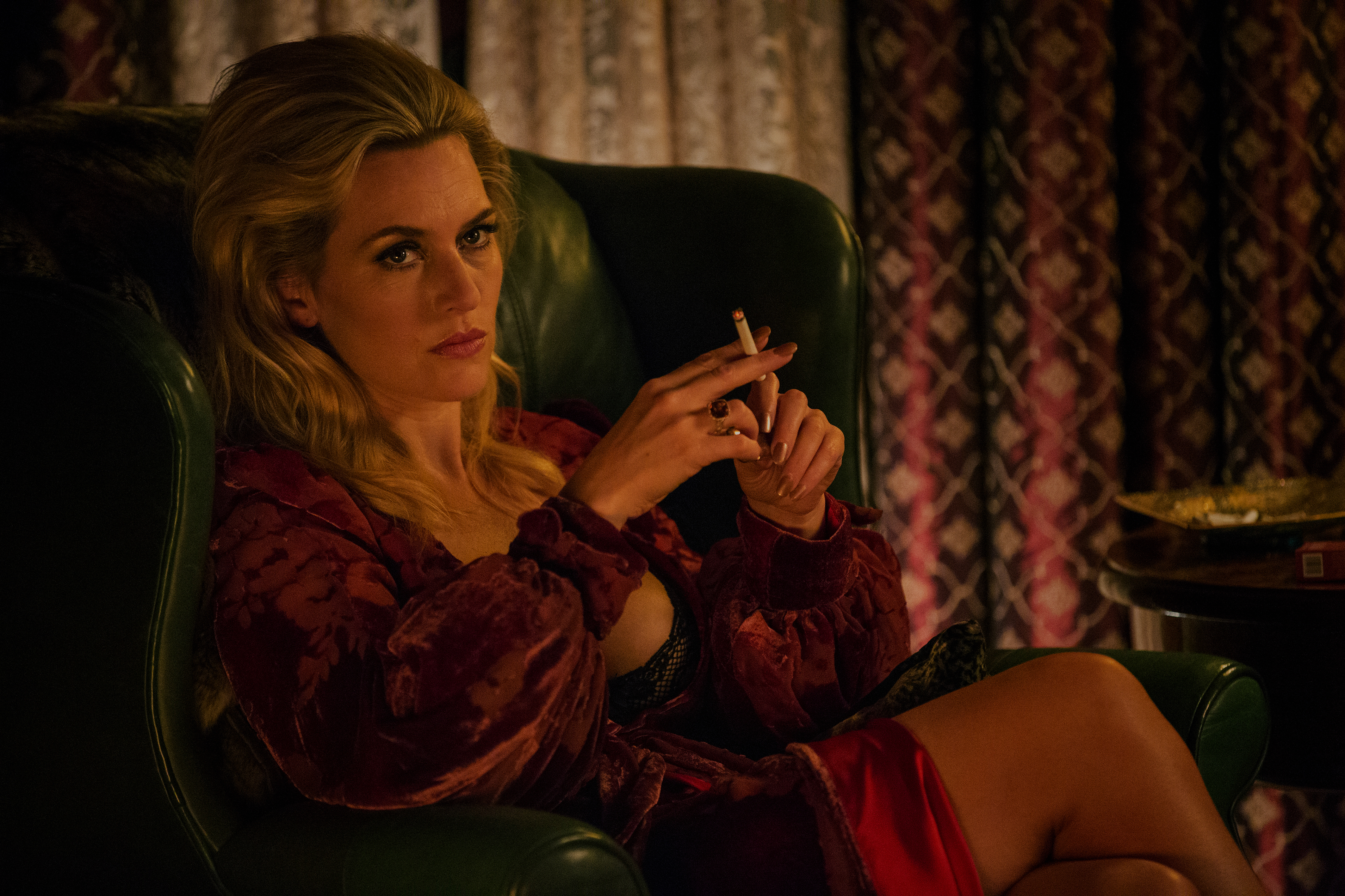 Kate Winslet smoking in a chair HD Wallpaper
