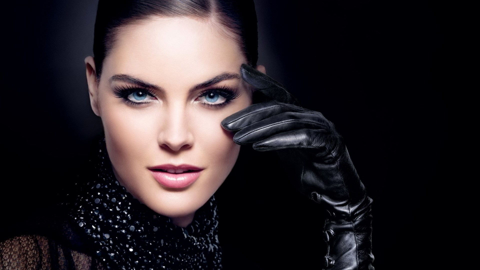 Woman with black leather glove and beaded collar HD Wallpaper