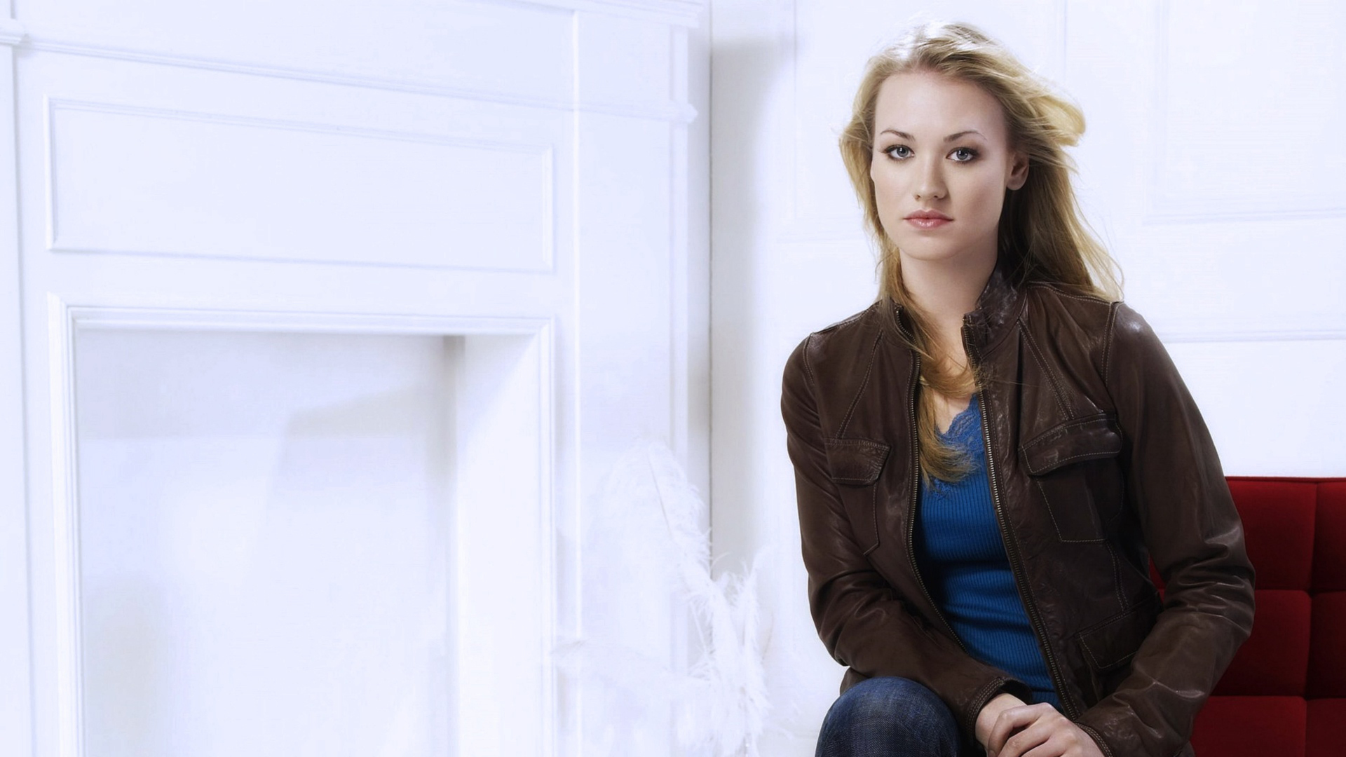 Yvonne Strahovski HD Wallpaper