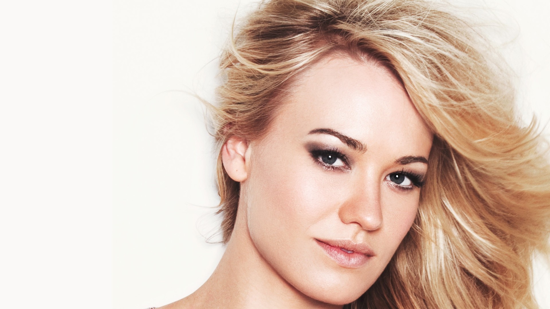 Yvonne Strahovski portrait HD Wallpaper
