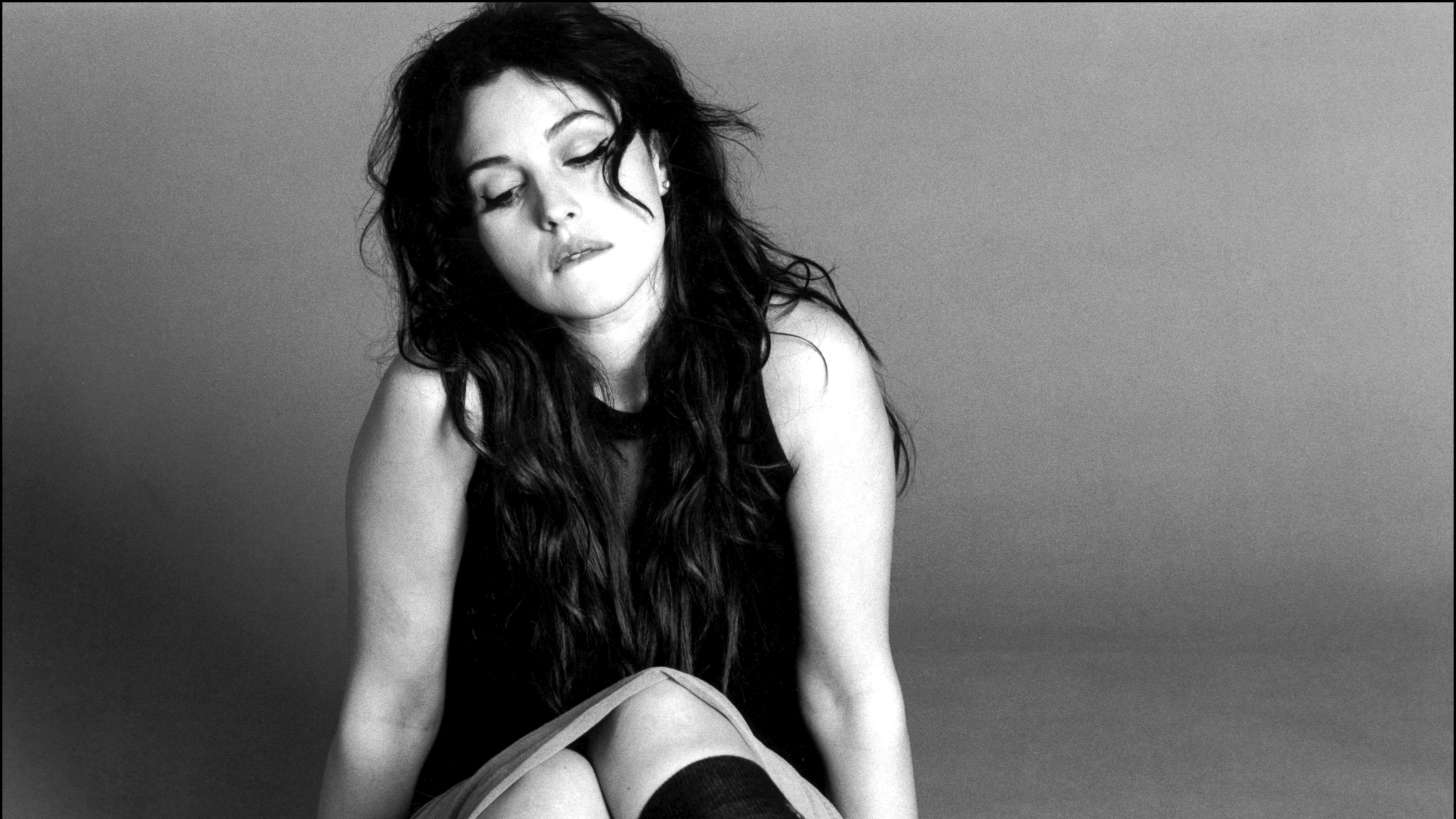 Monica Bellucci HD Wallpaper