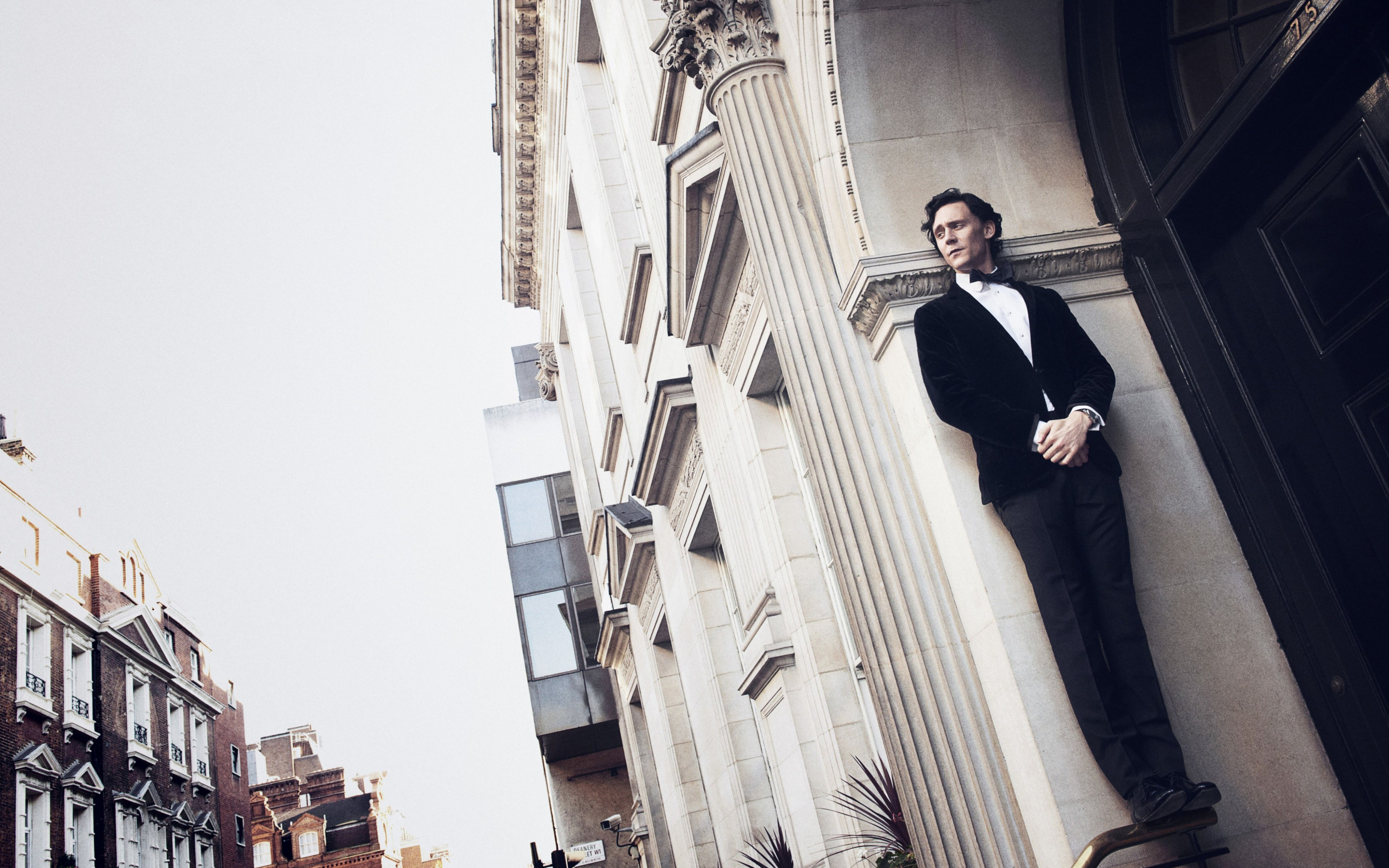 Tom Hiddleston in a tuxedo HD Wallpaper