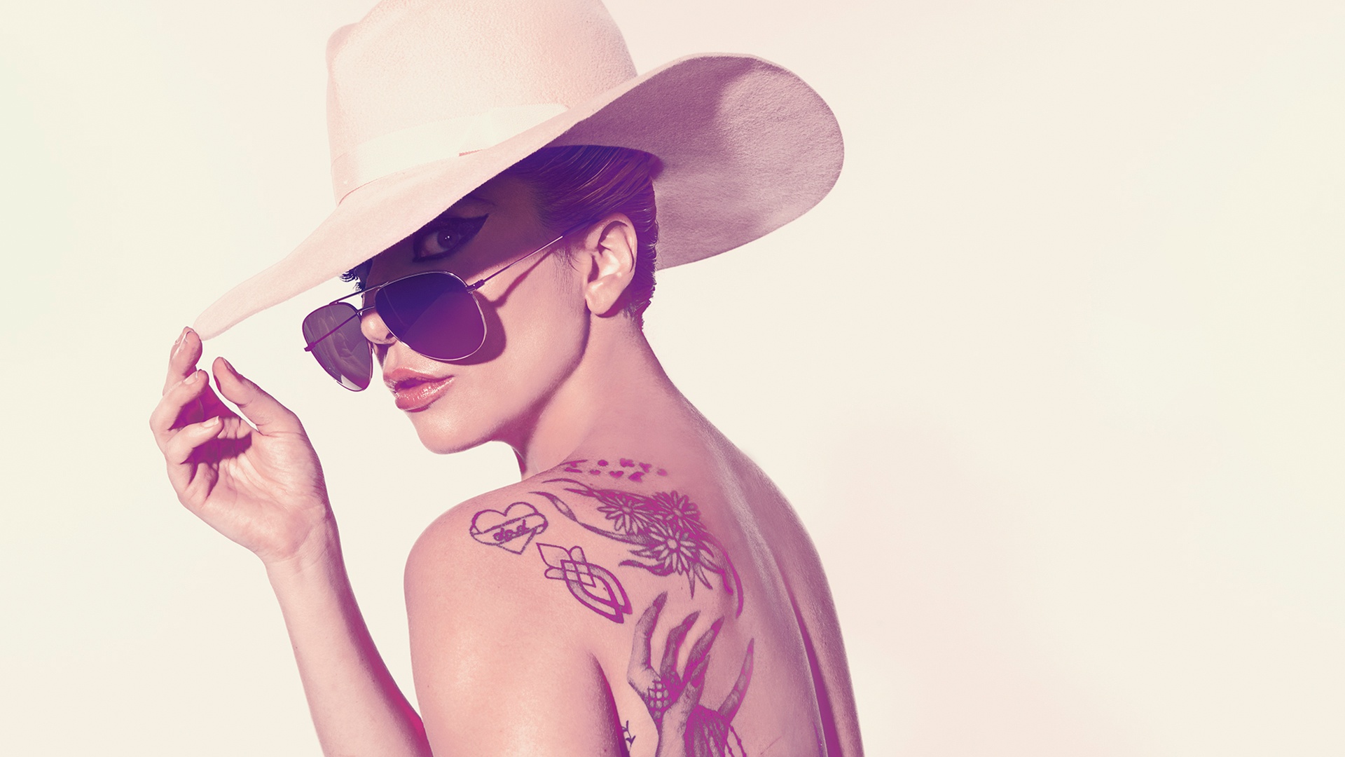 Lady Gaga wearing a hat and sunglasses HD Wallpaper