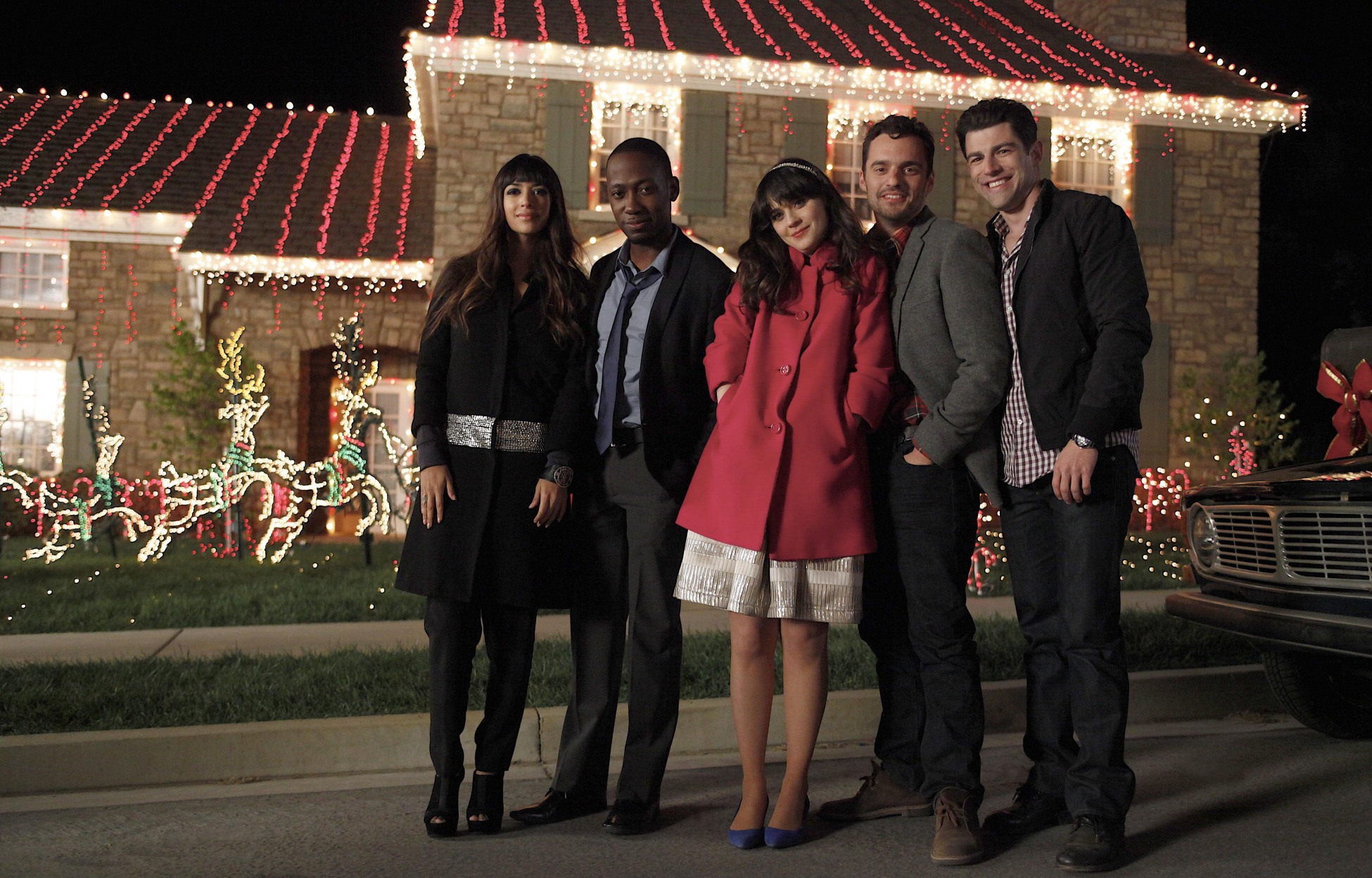 New Girl characters in front of a decorated house HD Wallpaper