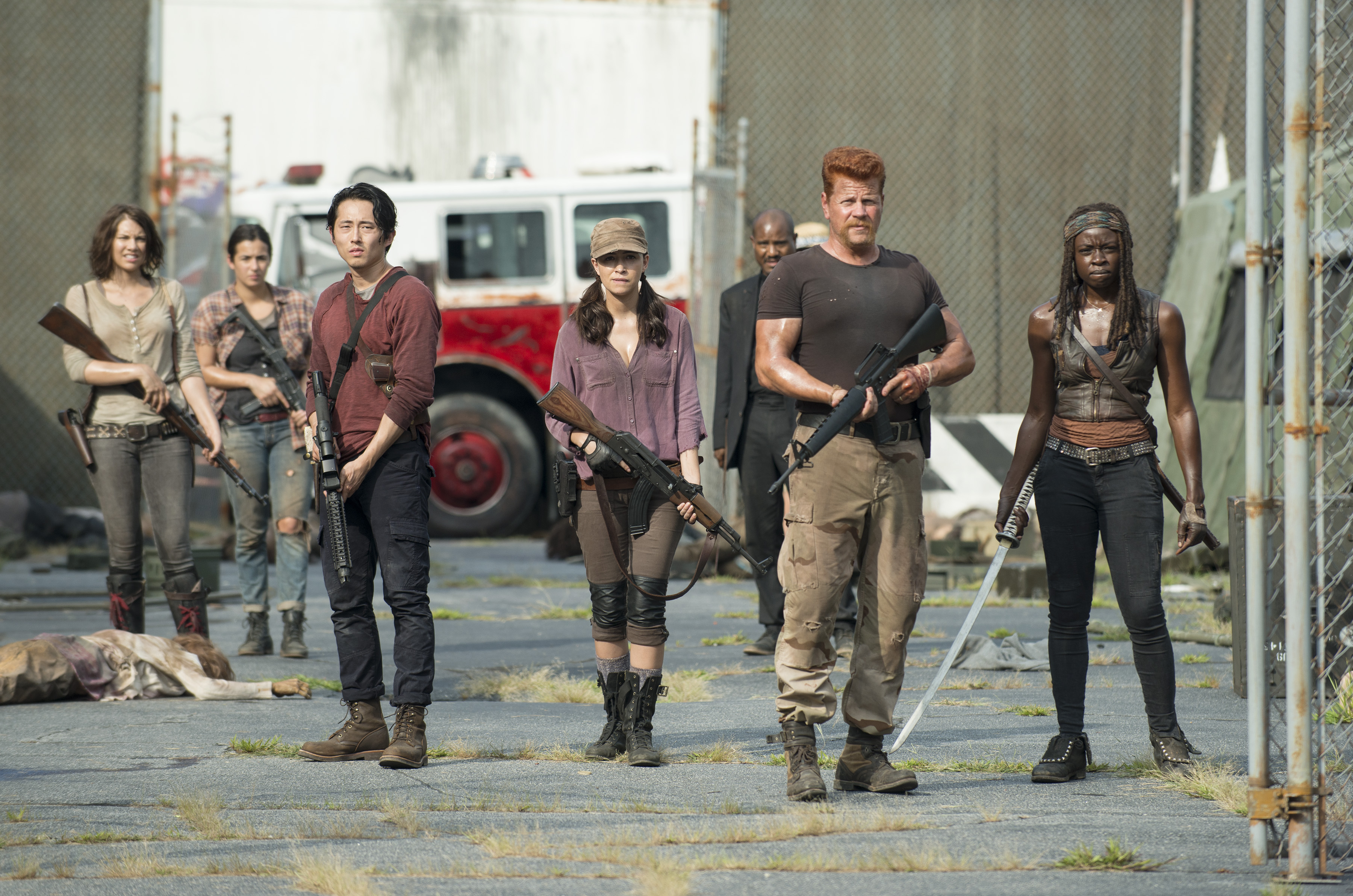 The Walking Dead characters with weapons HD Wallpaper