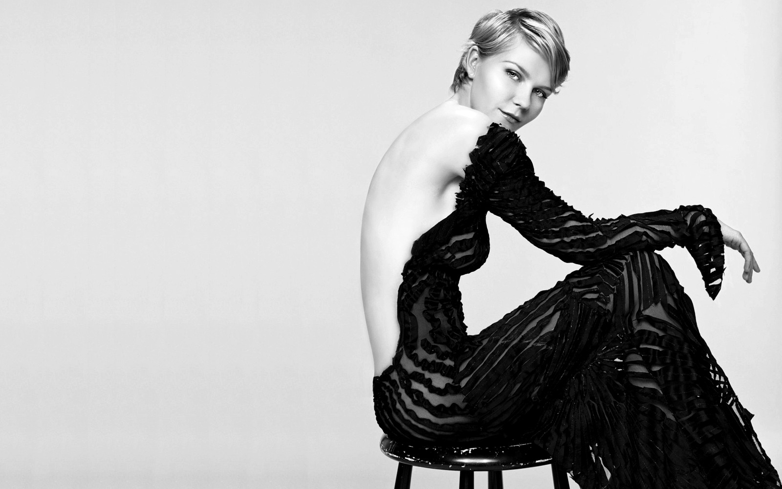 Kirsten Dunst in a black dress HD Wallpaper