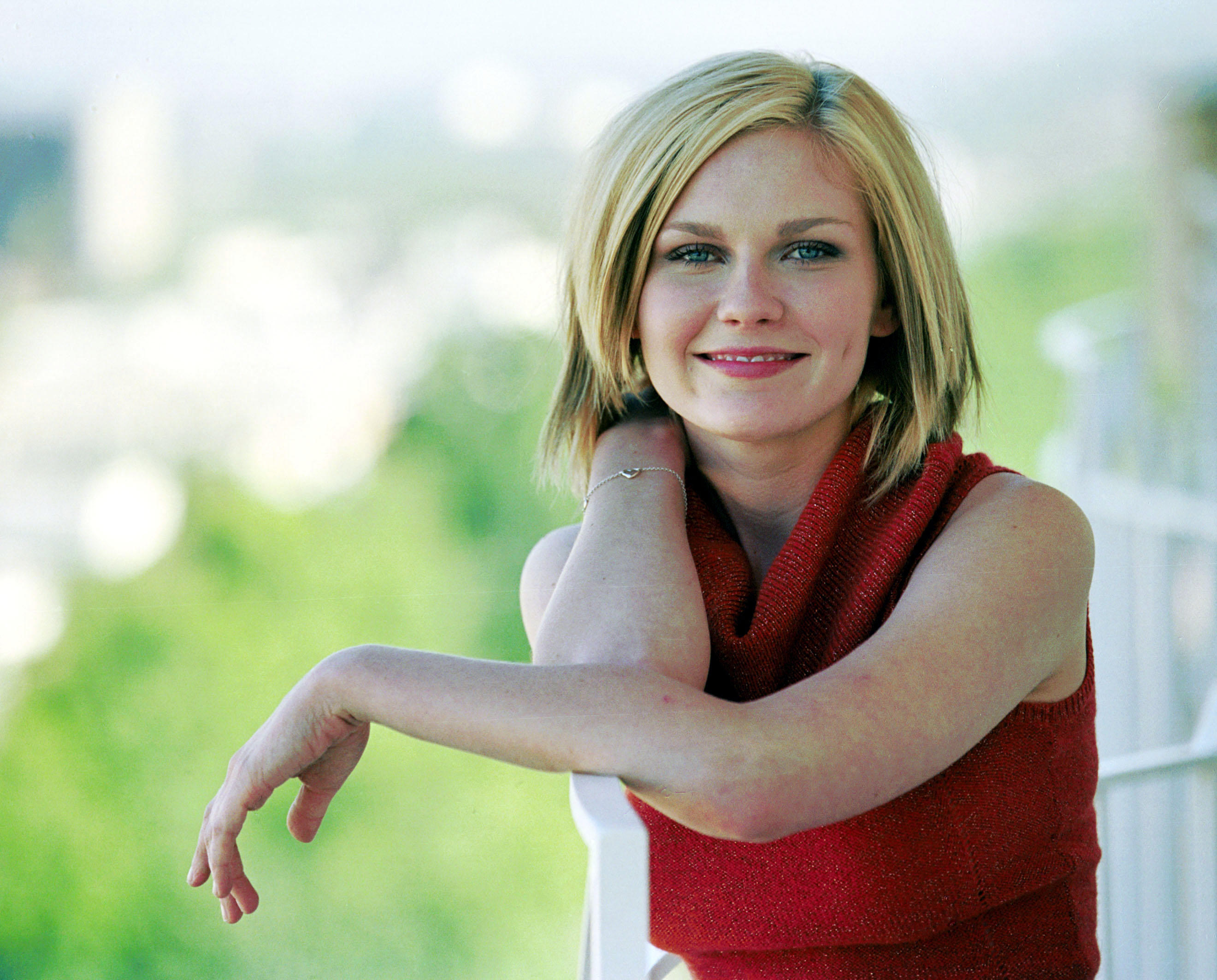 Kirsten Dunst HD Wallpaper