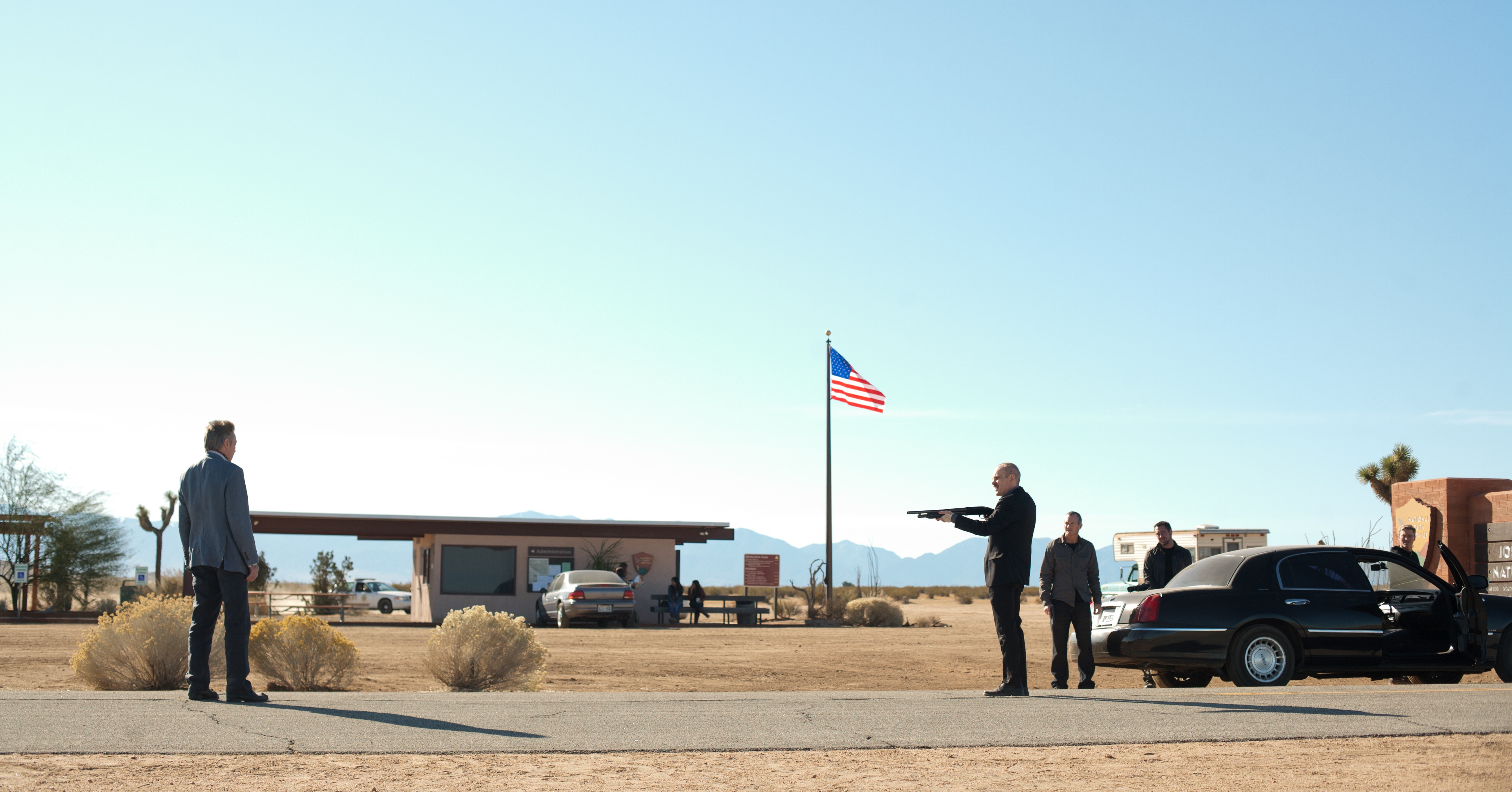 Woody Harrelson and men with guns in desert HD Wallpaper