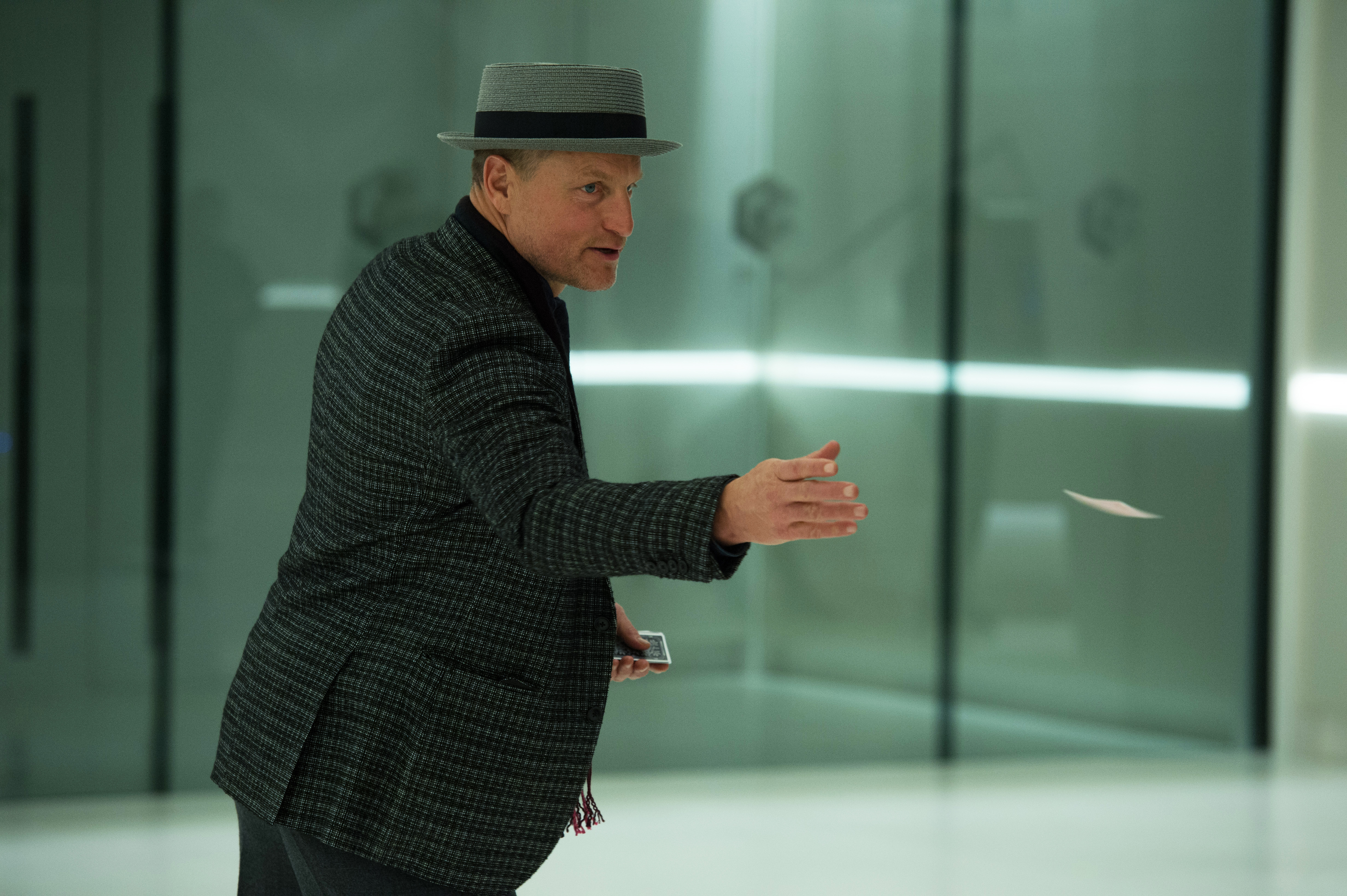 Woody Harrelson wearing a hat and jacket HD Wallpaper