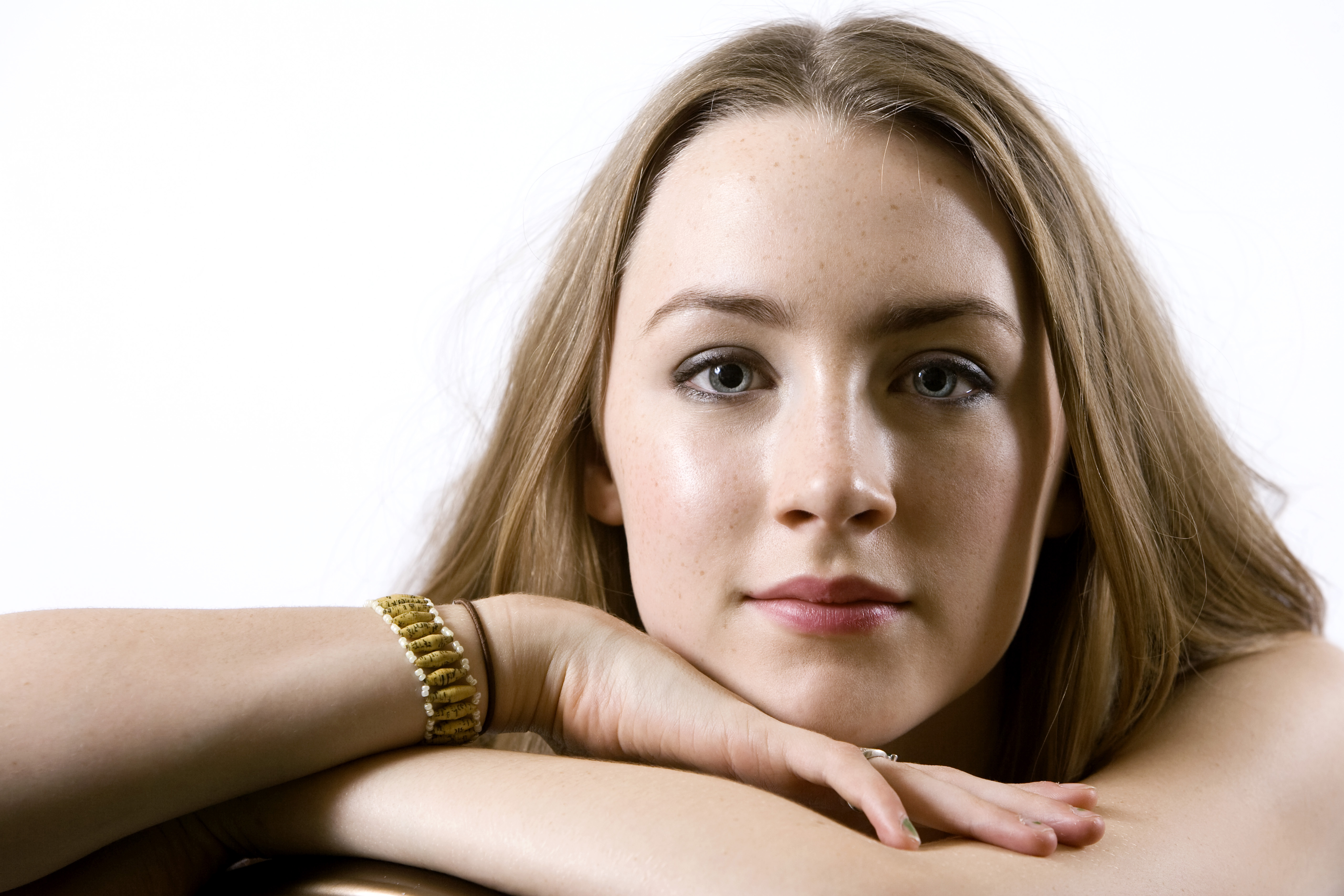 Saoirse Ronan HD Wallpaper