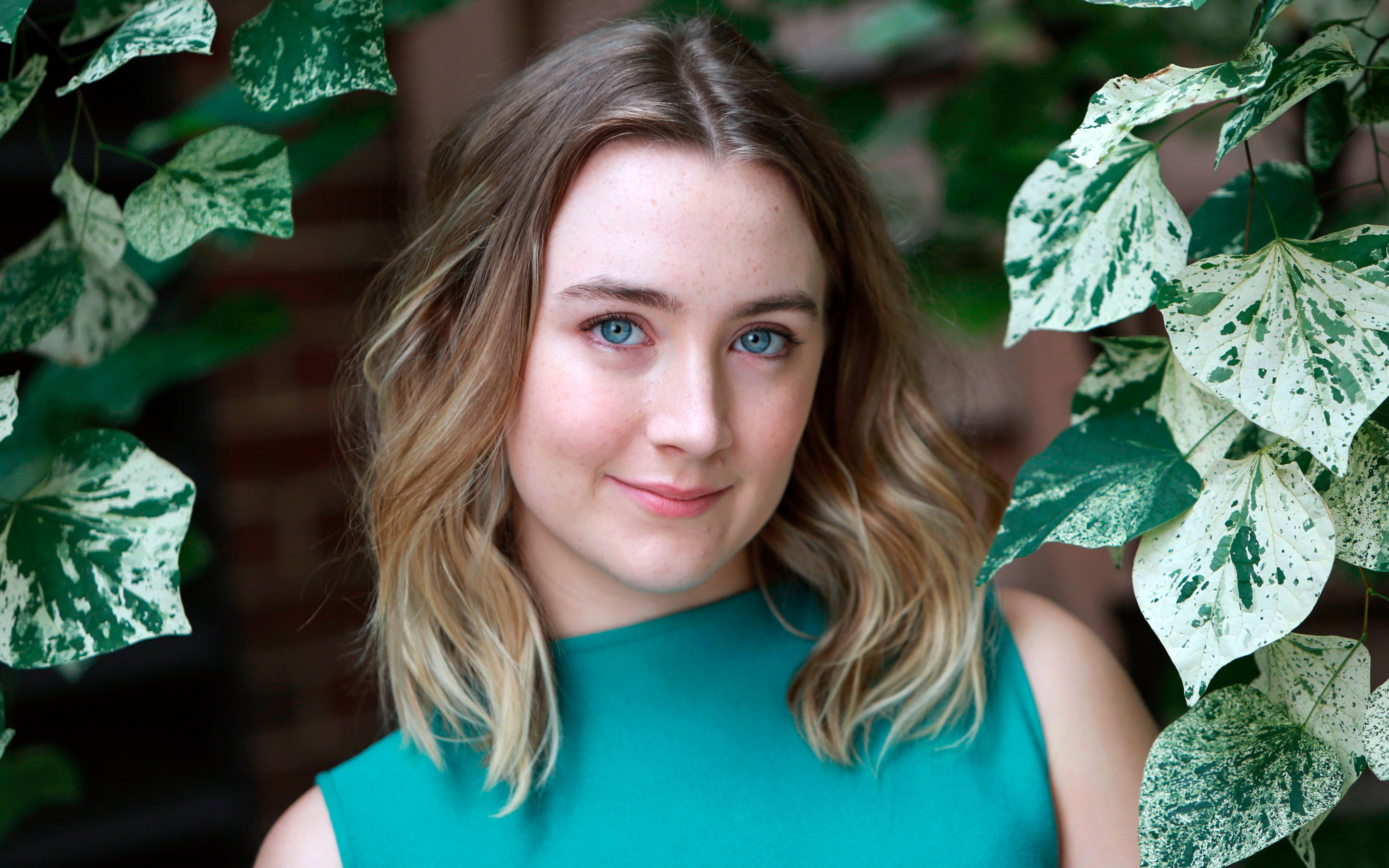 Saoirse Ronan portrait HD Wallpaper