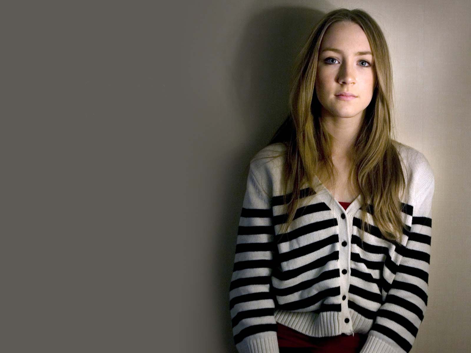 Saoirse Ronan HD Wallpaper