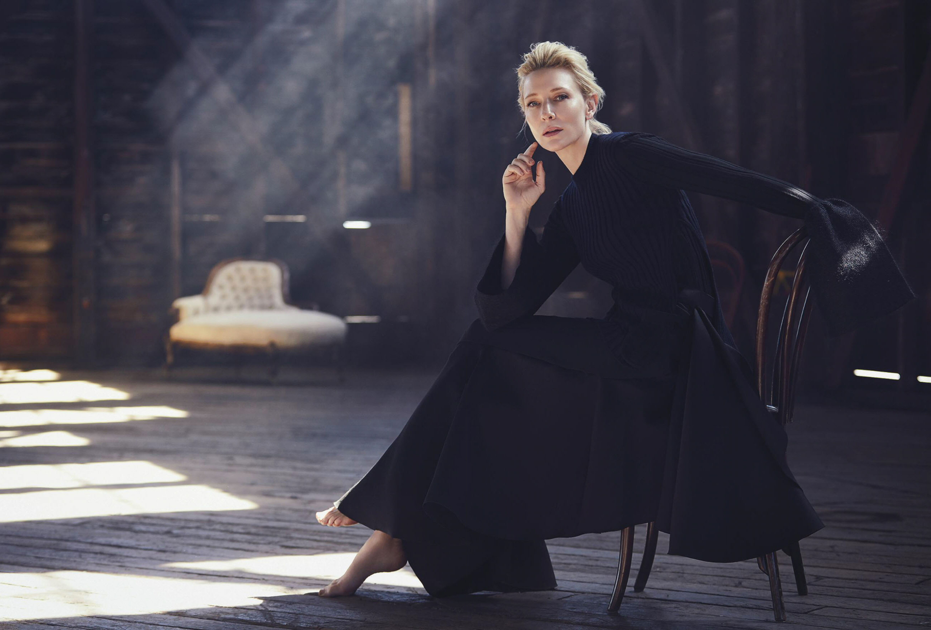 Cate Blanchett in a dark room HD Wallpaper