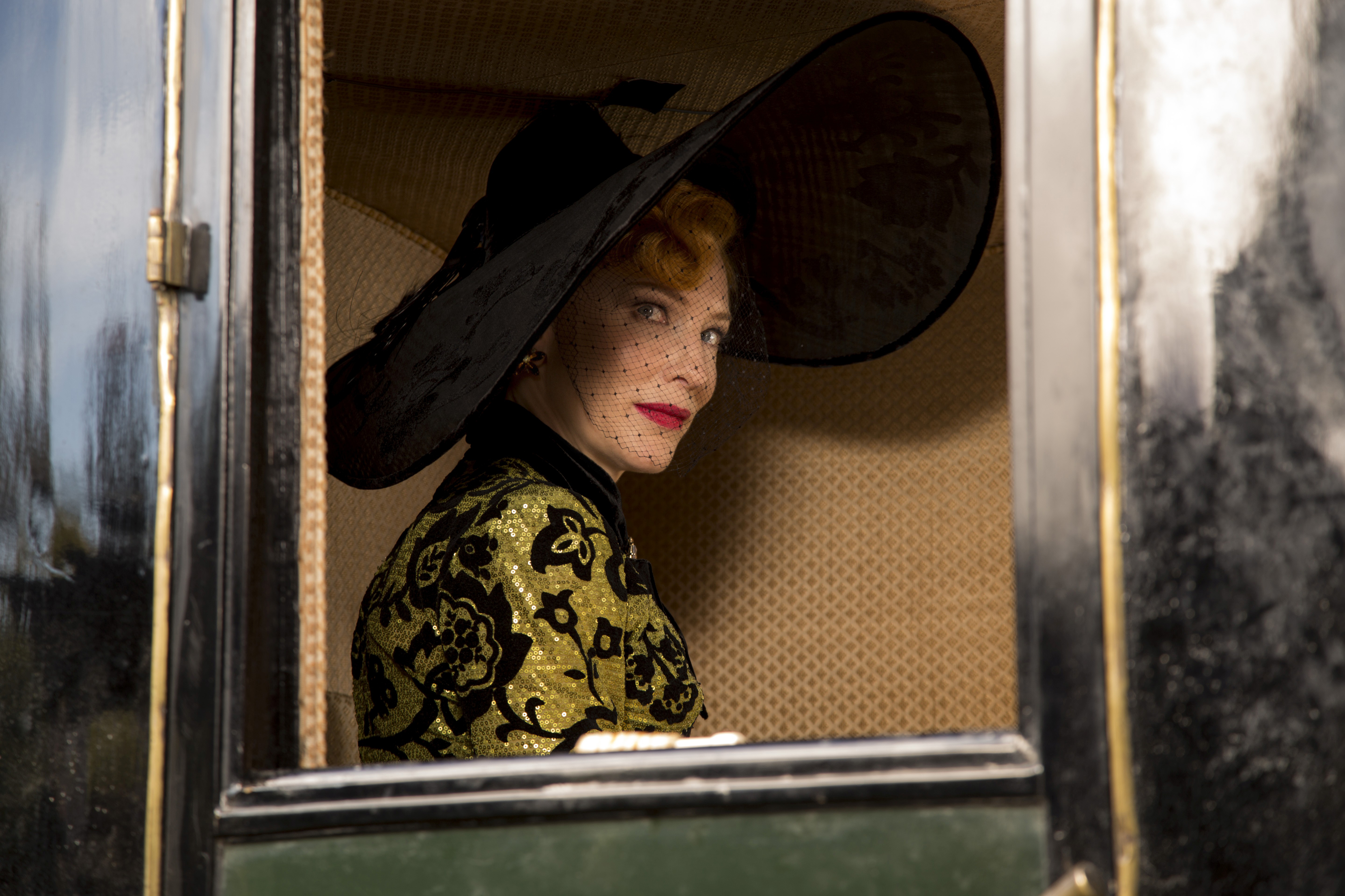 Cate Blanchett in a carriage HD Wallpaper