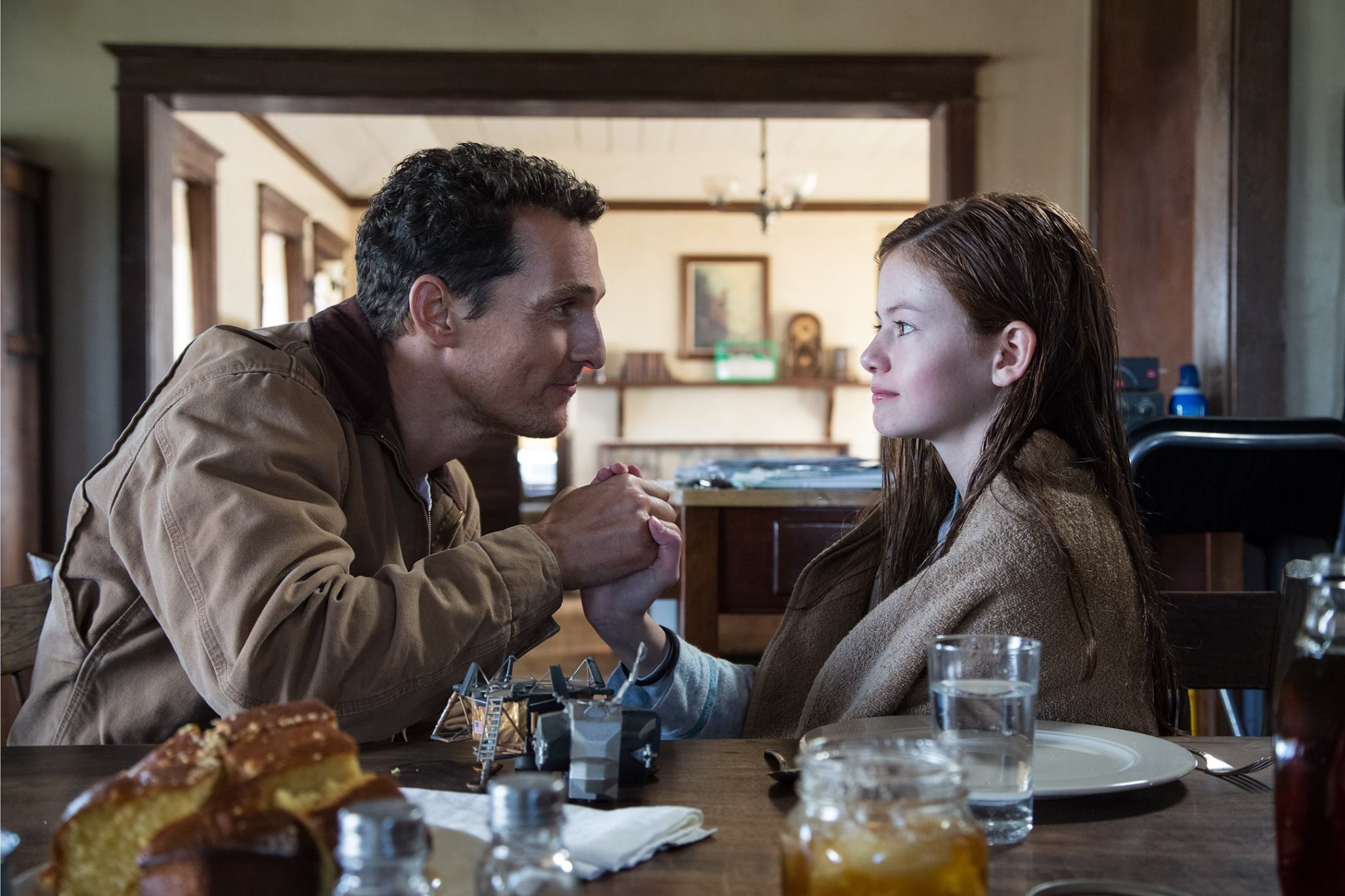 Matthew McConaughey and Mackenzie Foy holding hands HD Wallpaper