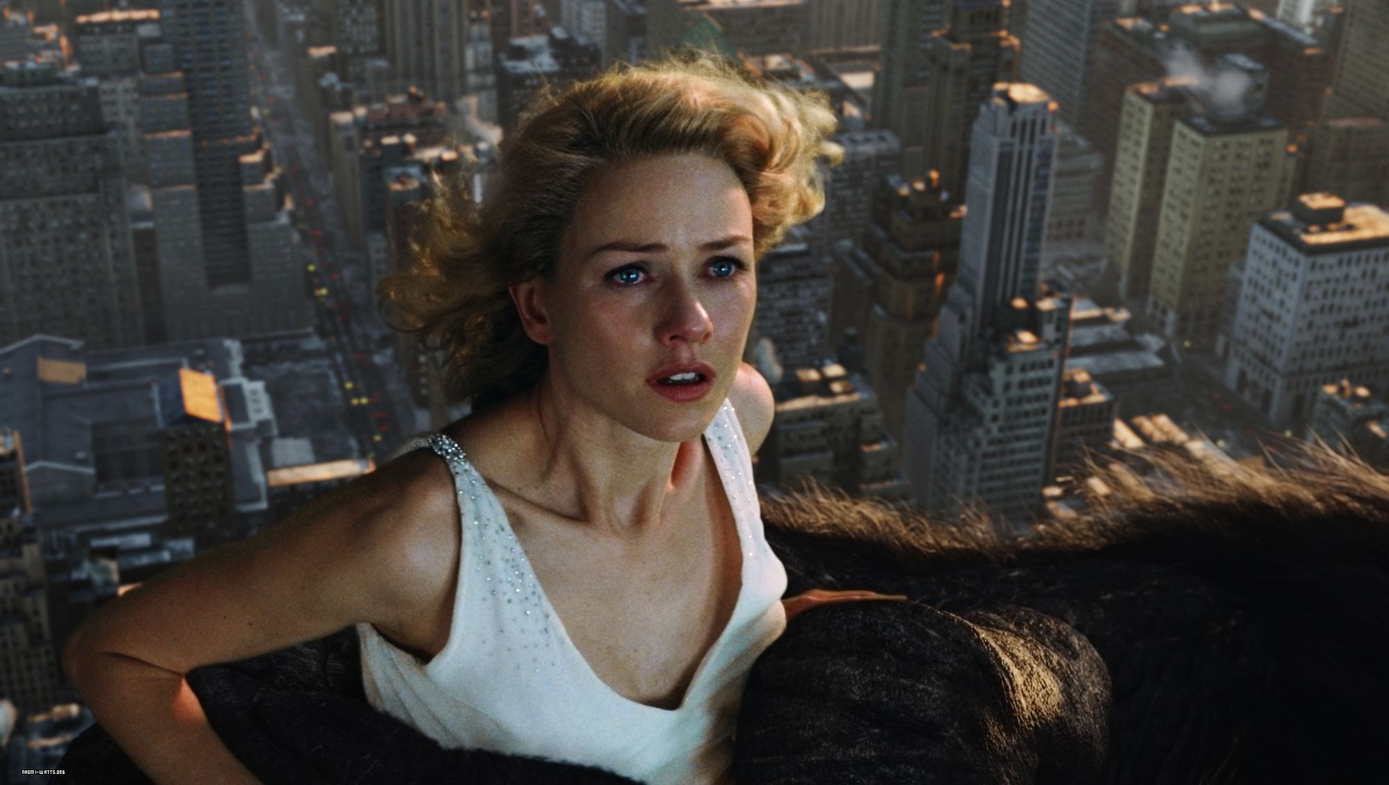 Ann Darrow from King Kong on a skyscraper HD Wallpaper