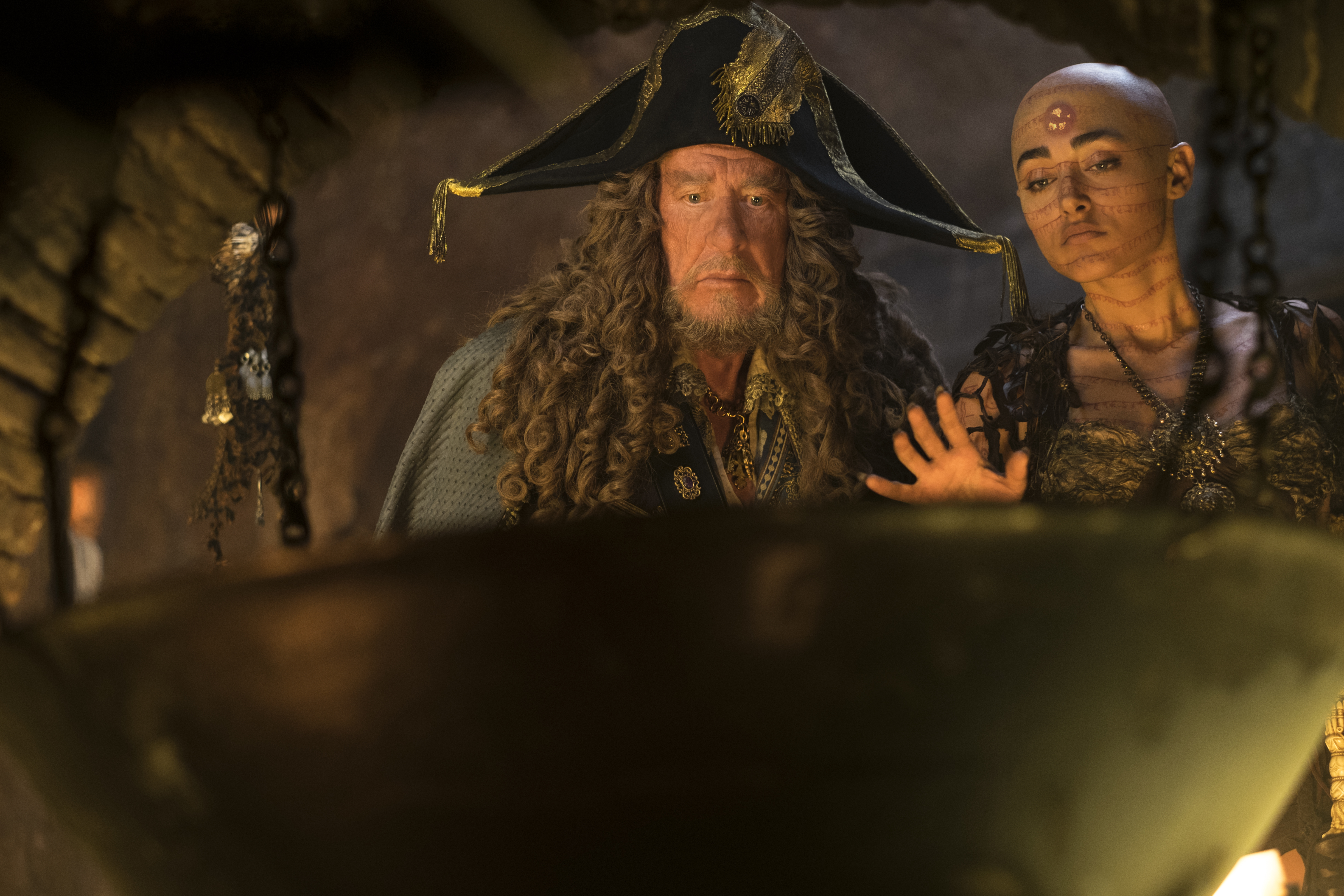 Captain Barbossa and Carina Smyth from Pirates of the Caribbean HD Wallpaper