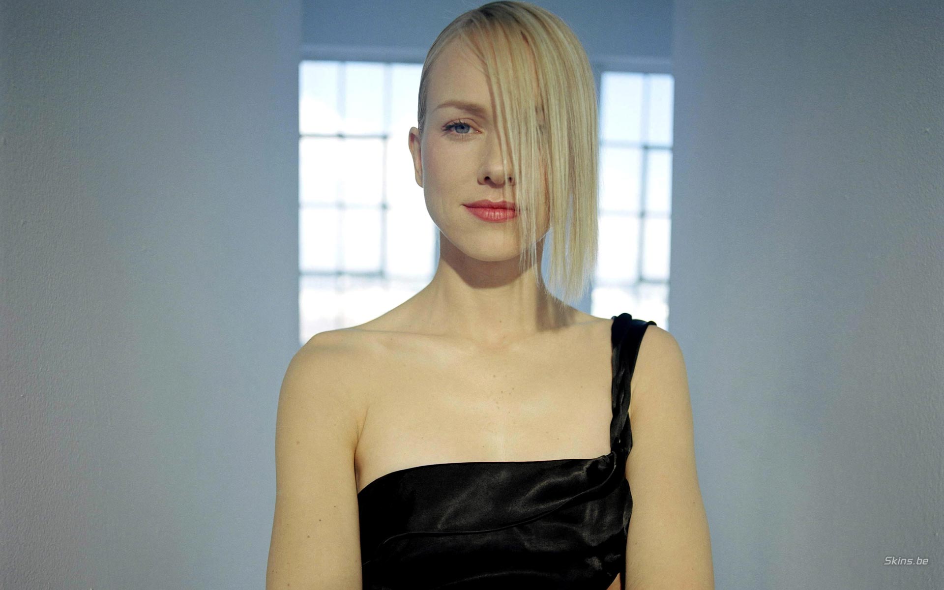 Naomi Watts in black dress HD Wallpaper