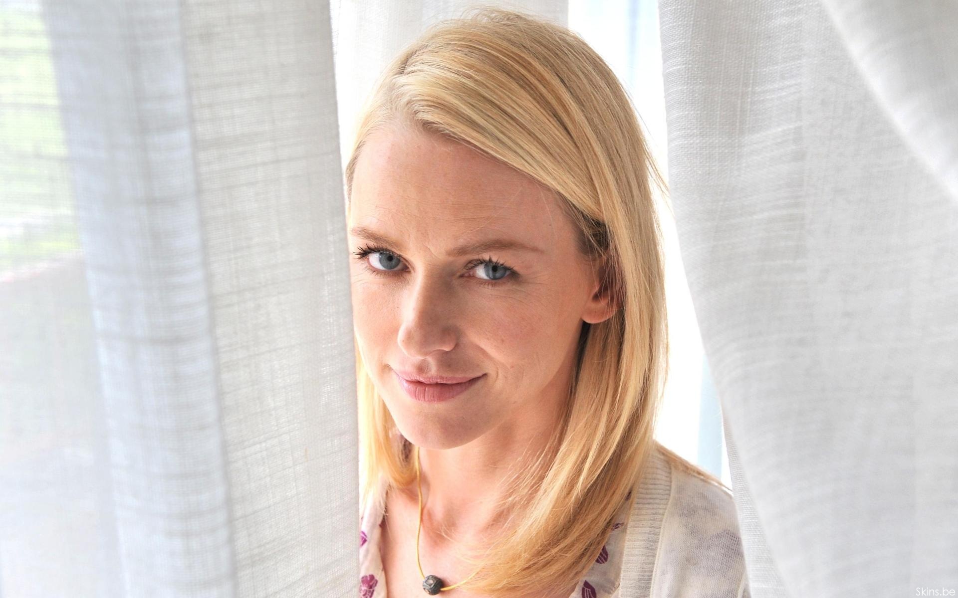 Naomi Watts peeking through curtains HD Wallpaper