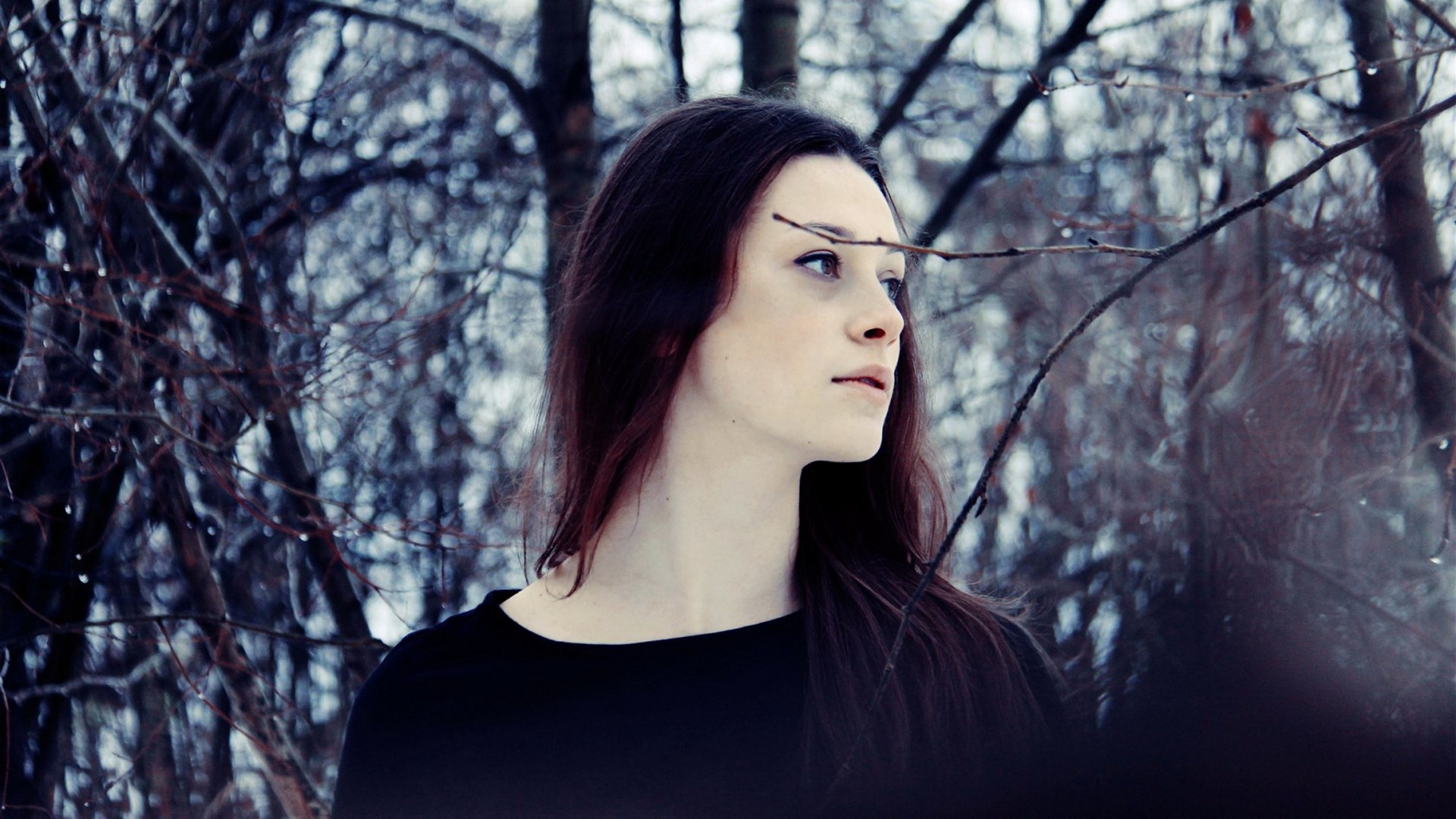 Woman in black shirt in a winter forest HD Wallpaper