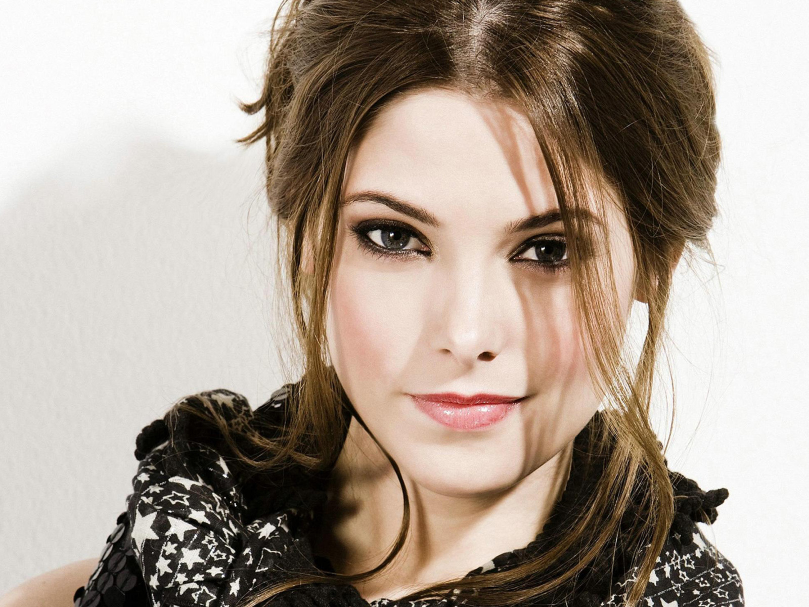 Ashley Greene HD Wallpaper