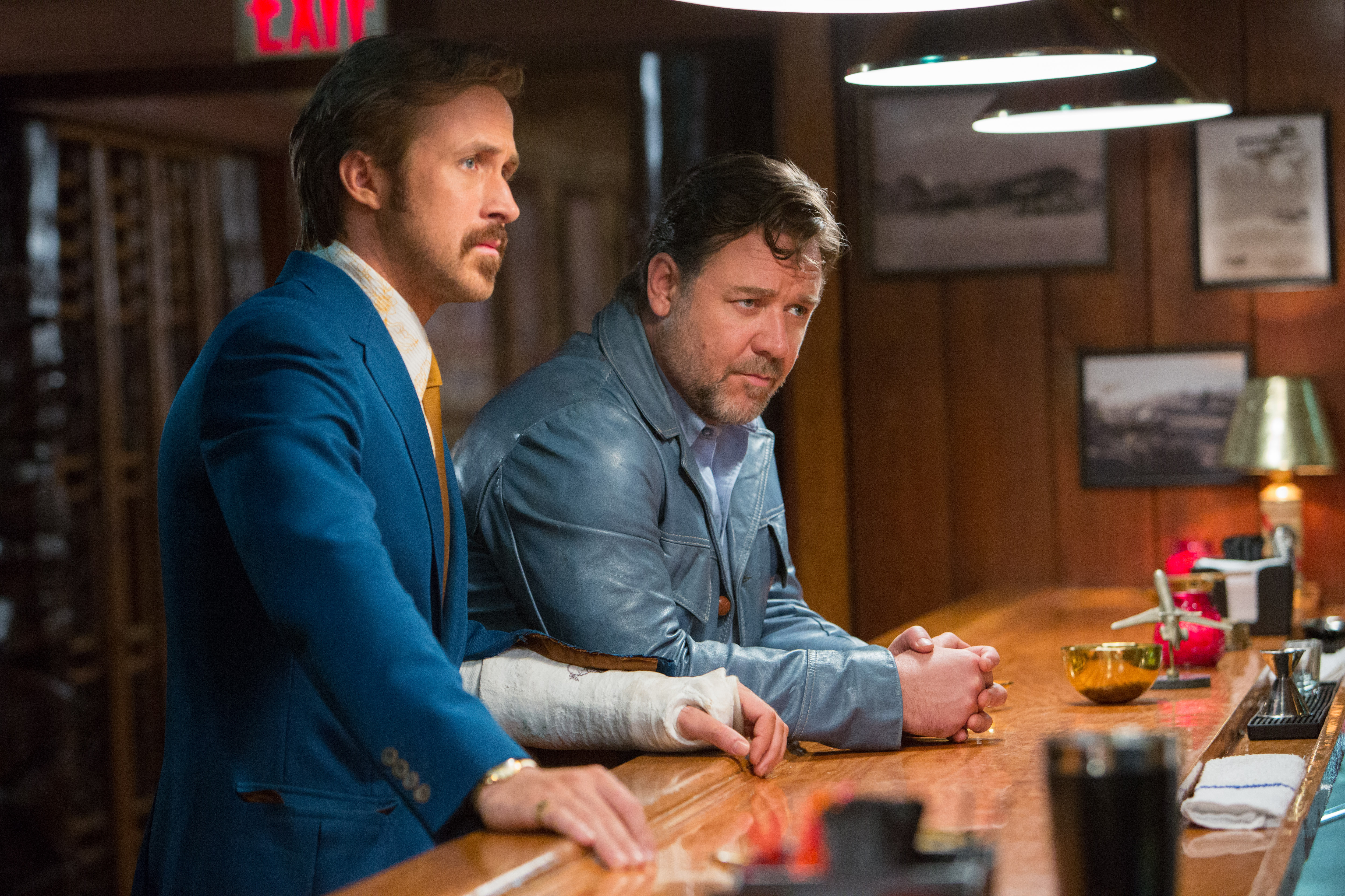Russell Crowe and Ryan Gosling at a Bar HD Wallpaper