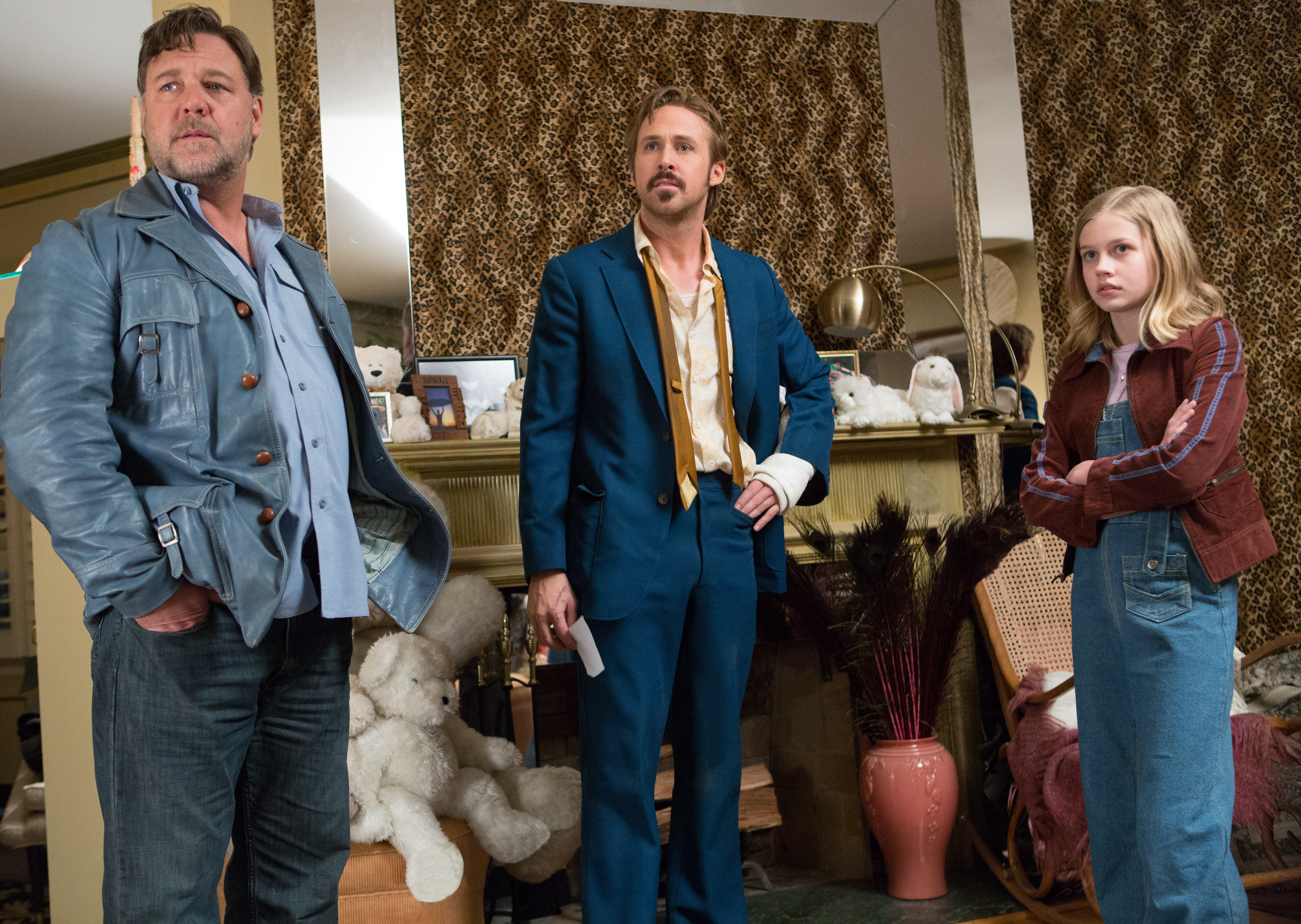 Russell Crowe, Ryan Gosling, and Angourie Rice in The Nice Guys HD Wallpaper