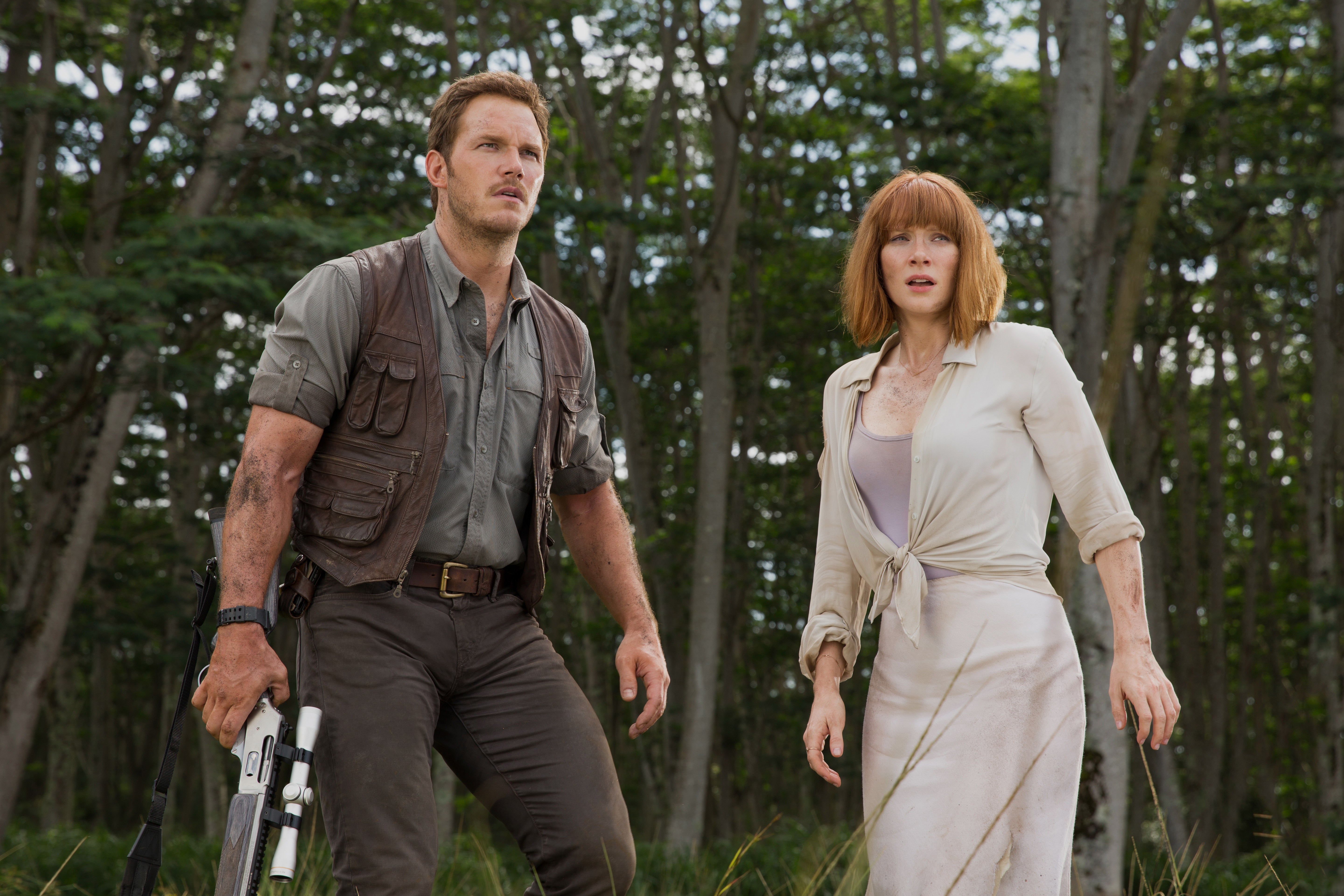 Chris Pratt and Bryce Dallas Howard in Jurassic World HD Wallpaper