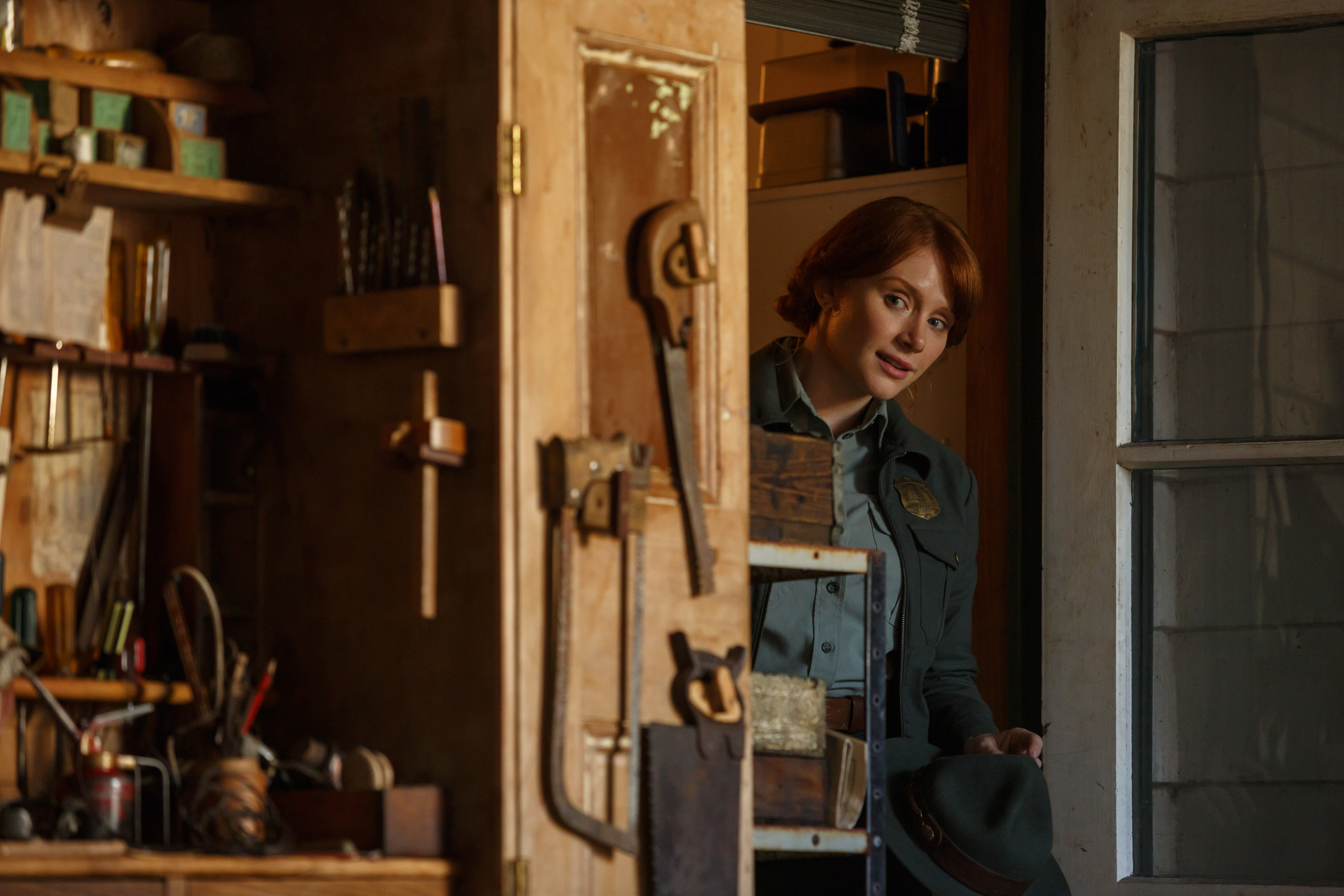 Bryce Dallas Howard in a workshop HD Wallpaper