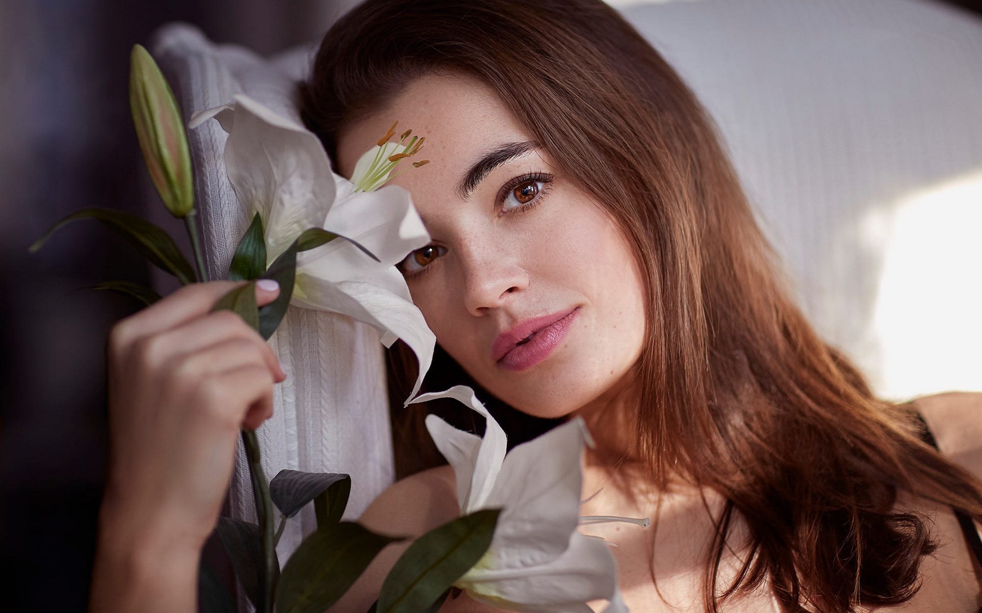 Woman with white lilies HD Wallpaper