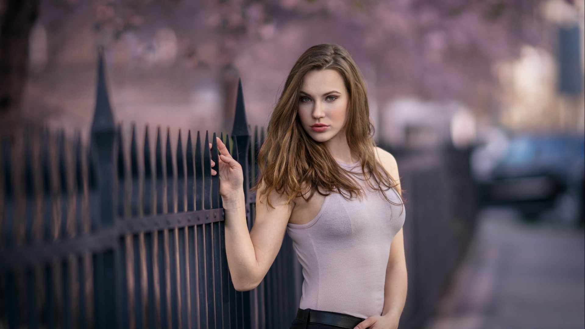 Woman leaning on a fence HD Wallpaper