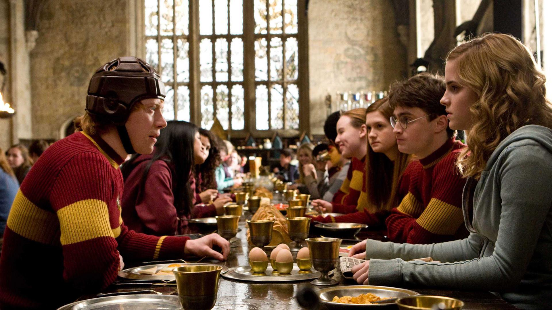 Ron Weasley and friends in the Great Hall HD Wallpaper