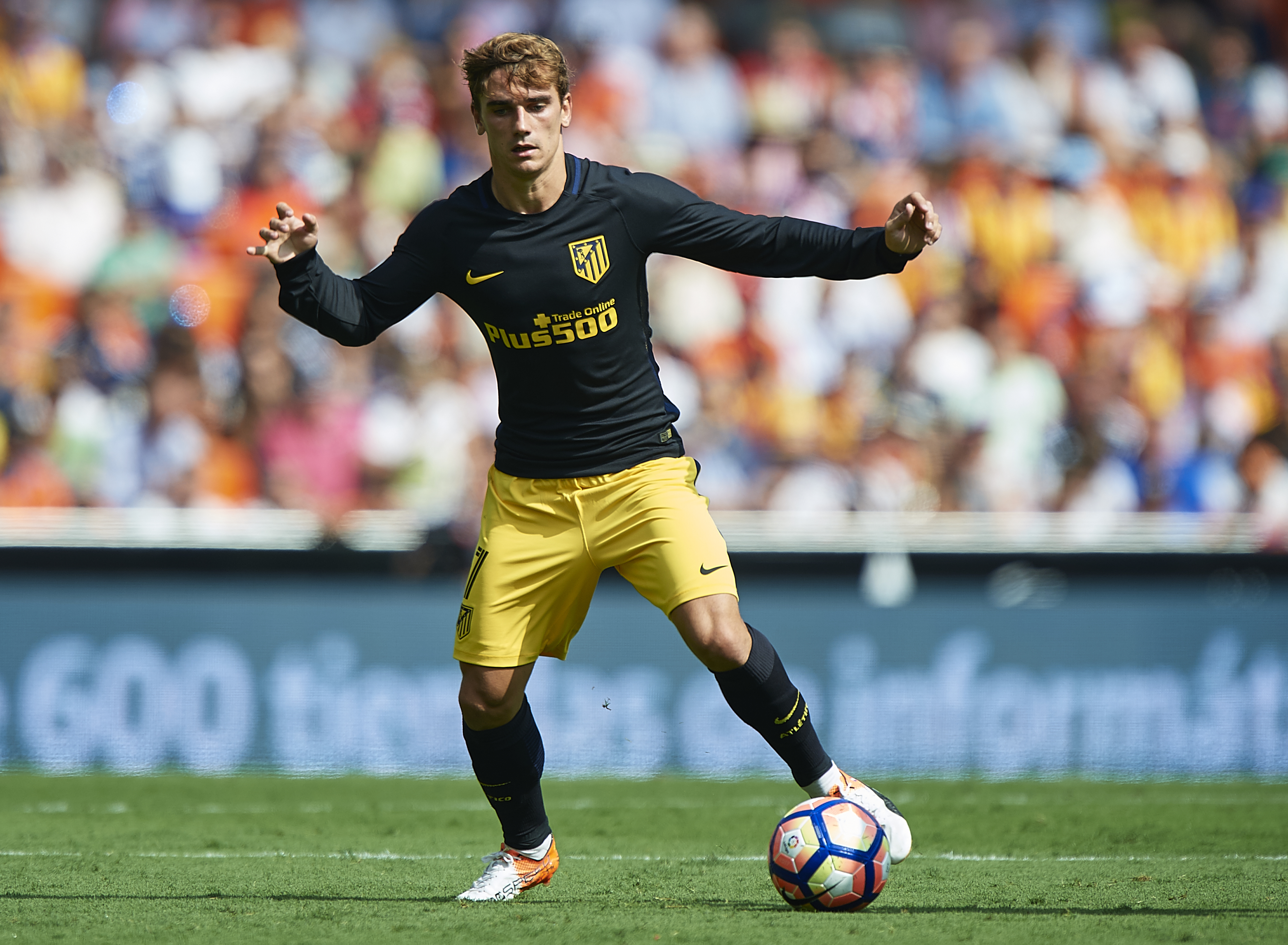 Antoine Griezmann from Atletico Madrid playing soccer HD Wallpaper