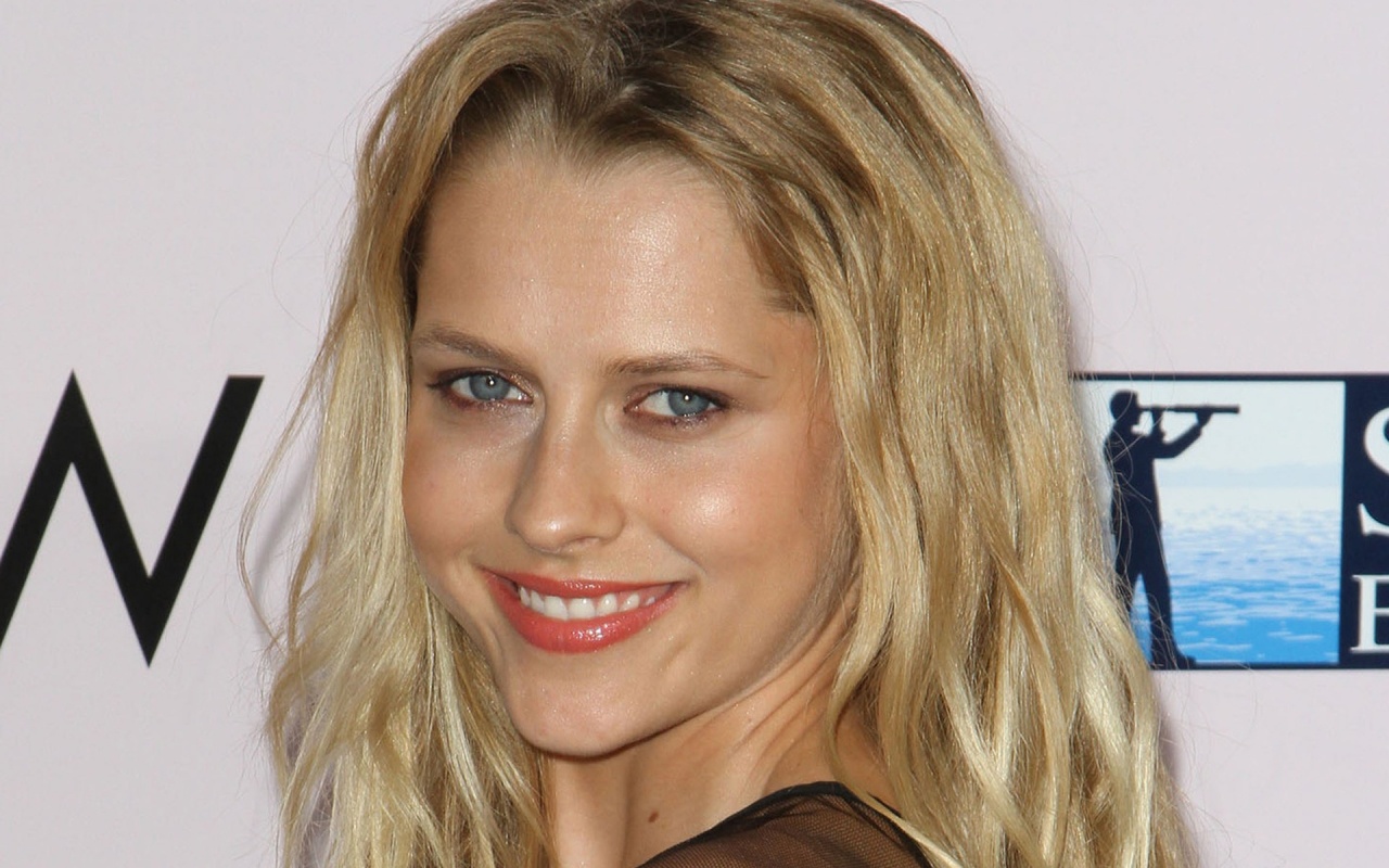 Teresa Palmer HD Wallpaper