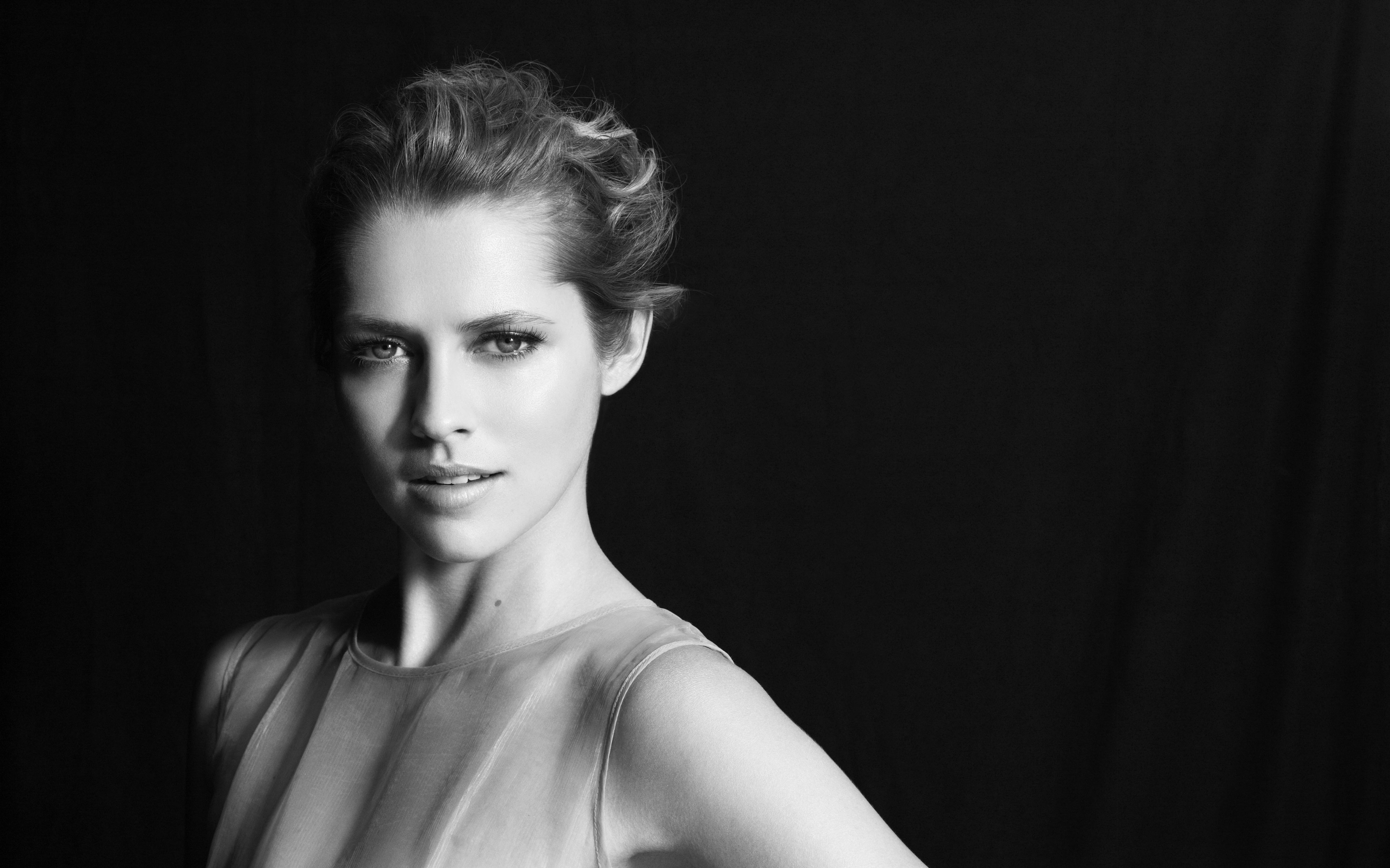 Teresa Palmer portrait HD Wallpaper