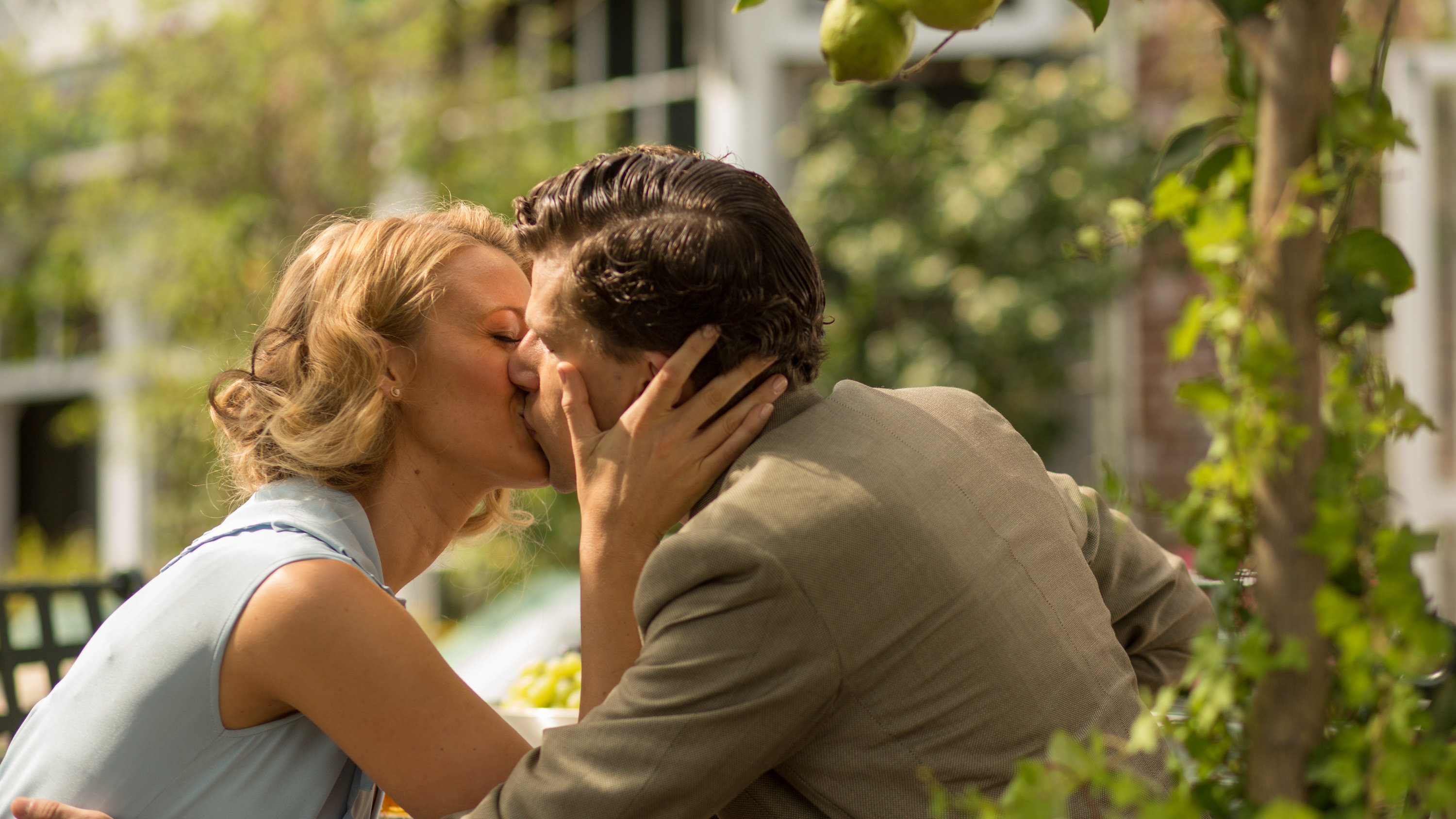 Jesse Eisenberg and a woman kissing outdoors HD Wallpaper