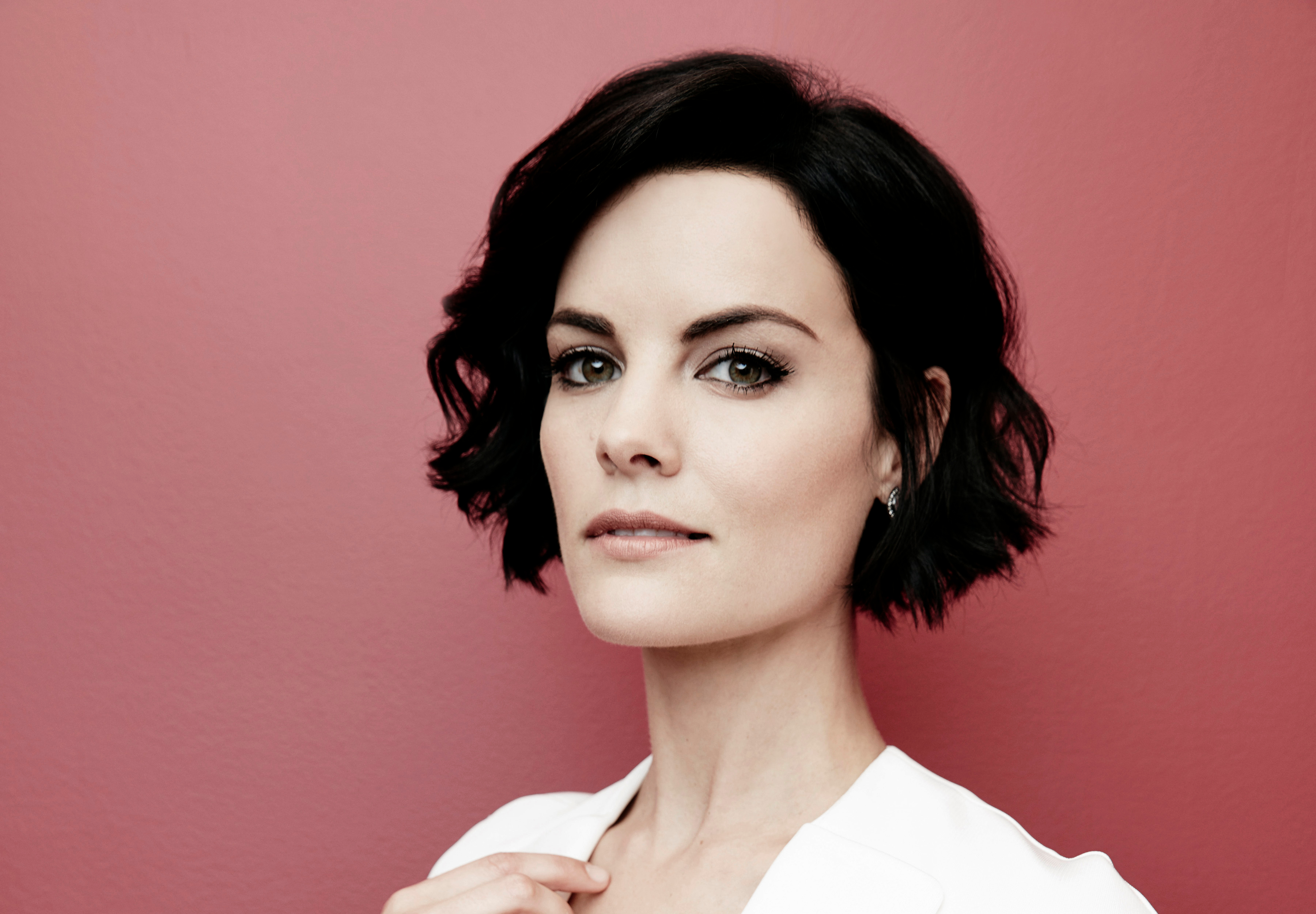 Jaimie Alexander Portrait with Short Black Hair HD Wallpaper