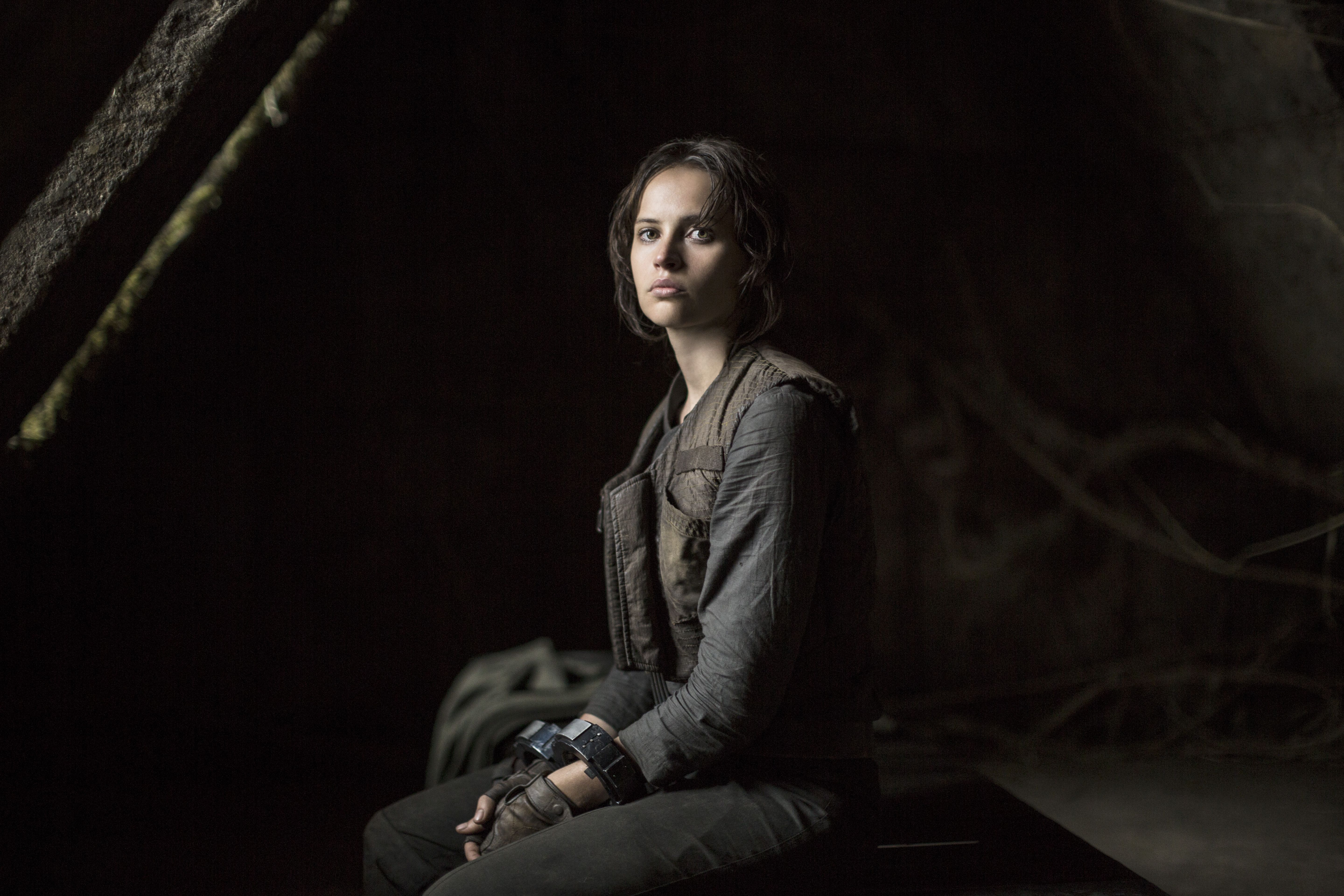Felicity Jones in Rogue One: A Star Wars Story HD Wallpaper