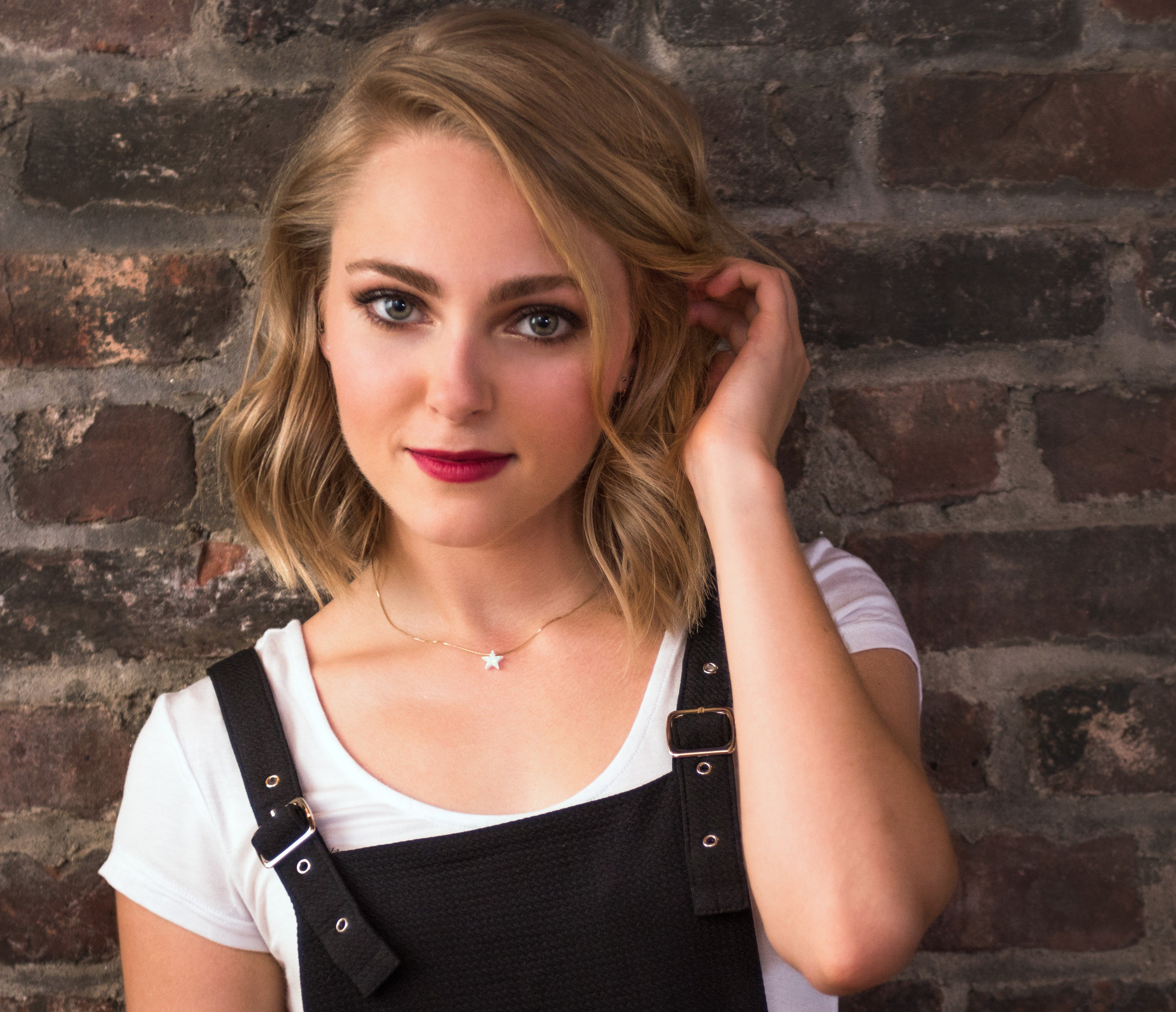 AnnaSophia Robb HD Wallpaper
