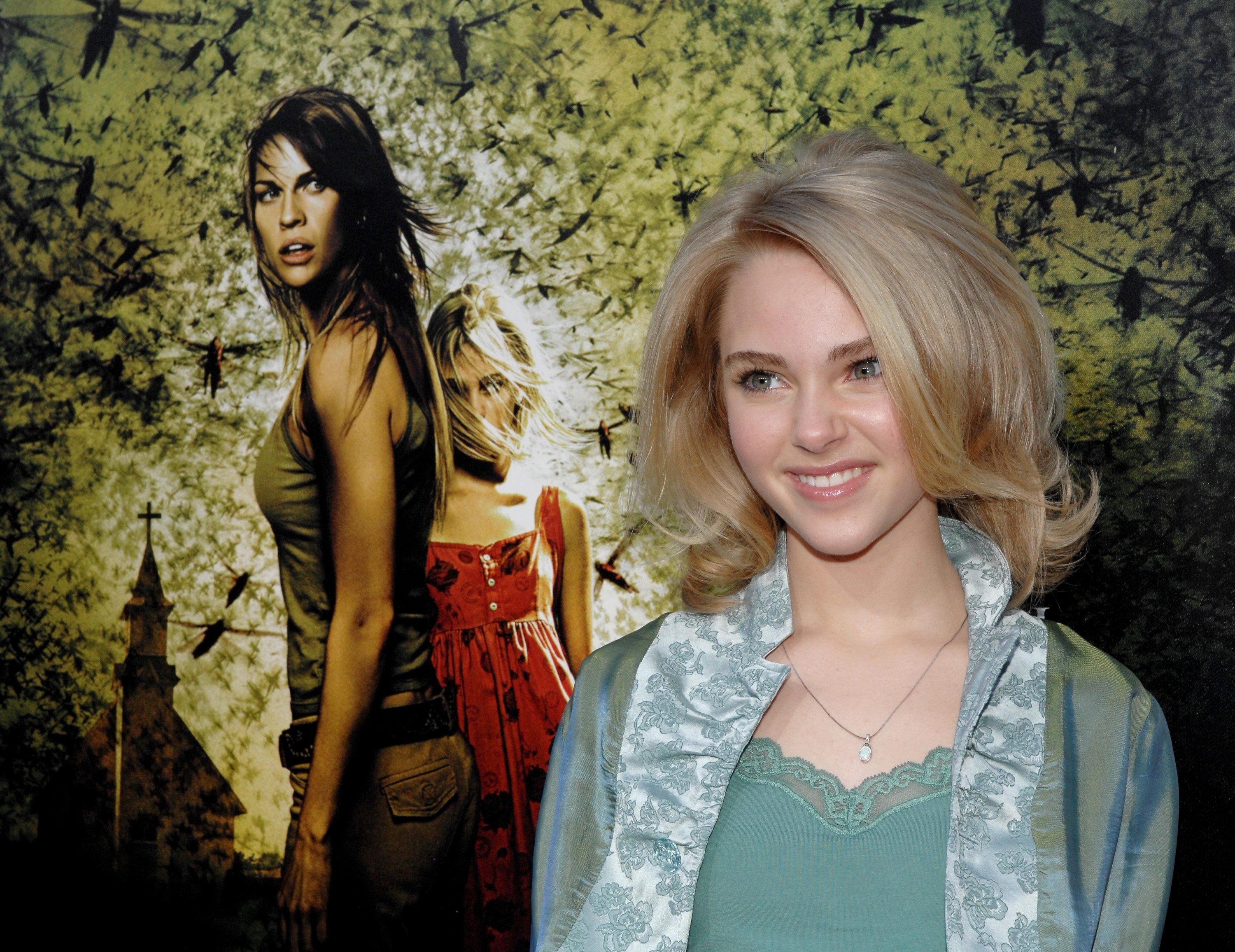 AnnaSophia Robb at The Reaping Premiere HD Wallpaper