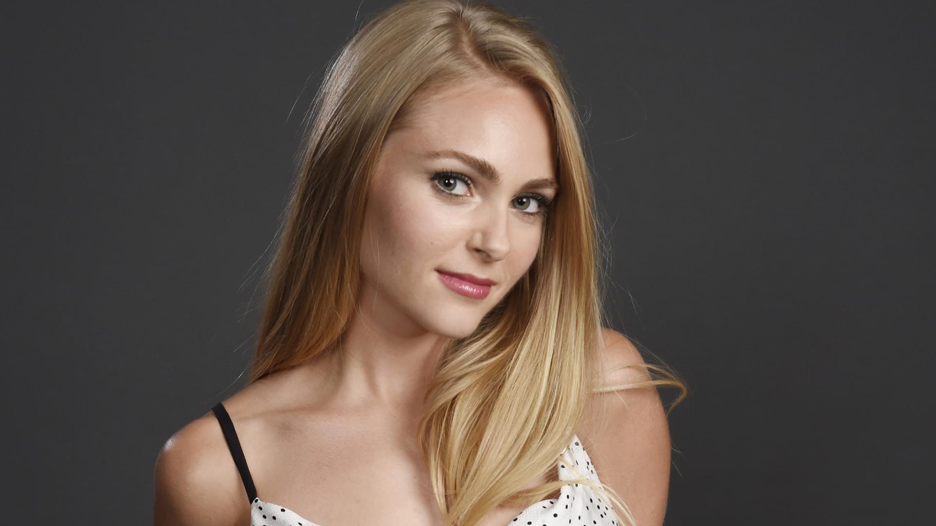 AnnaSophia Robb HD Wallpaper