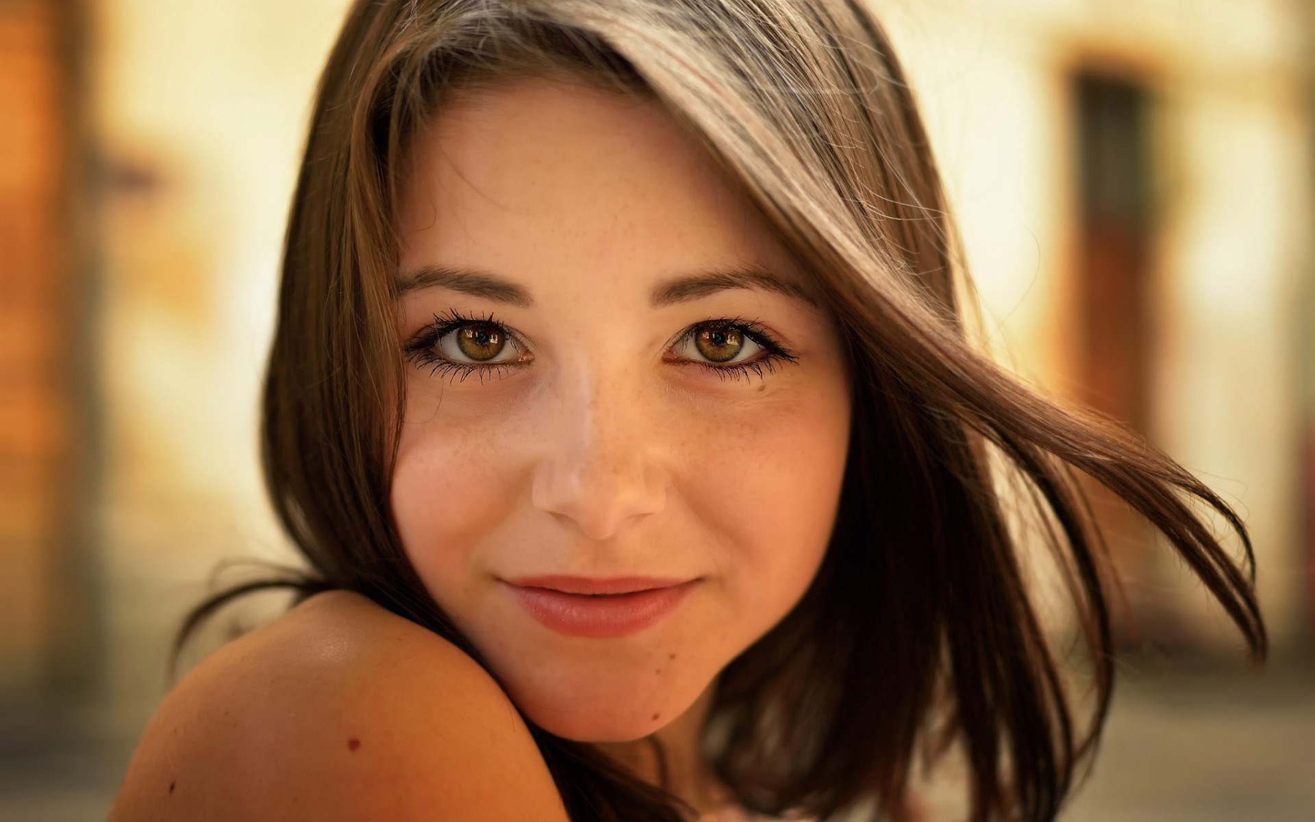 Young woman with brown hair and brown eyes HD Wallpaper