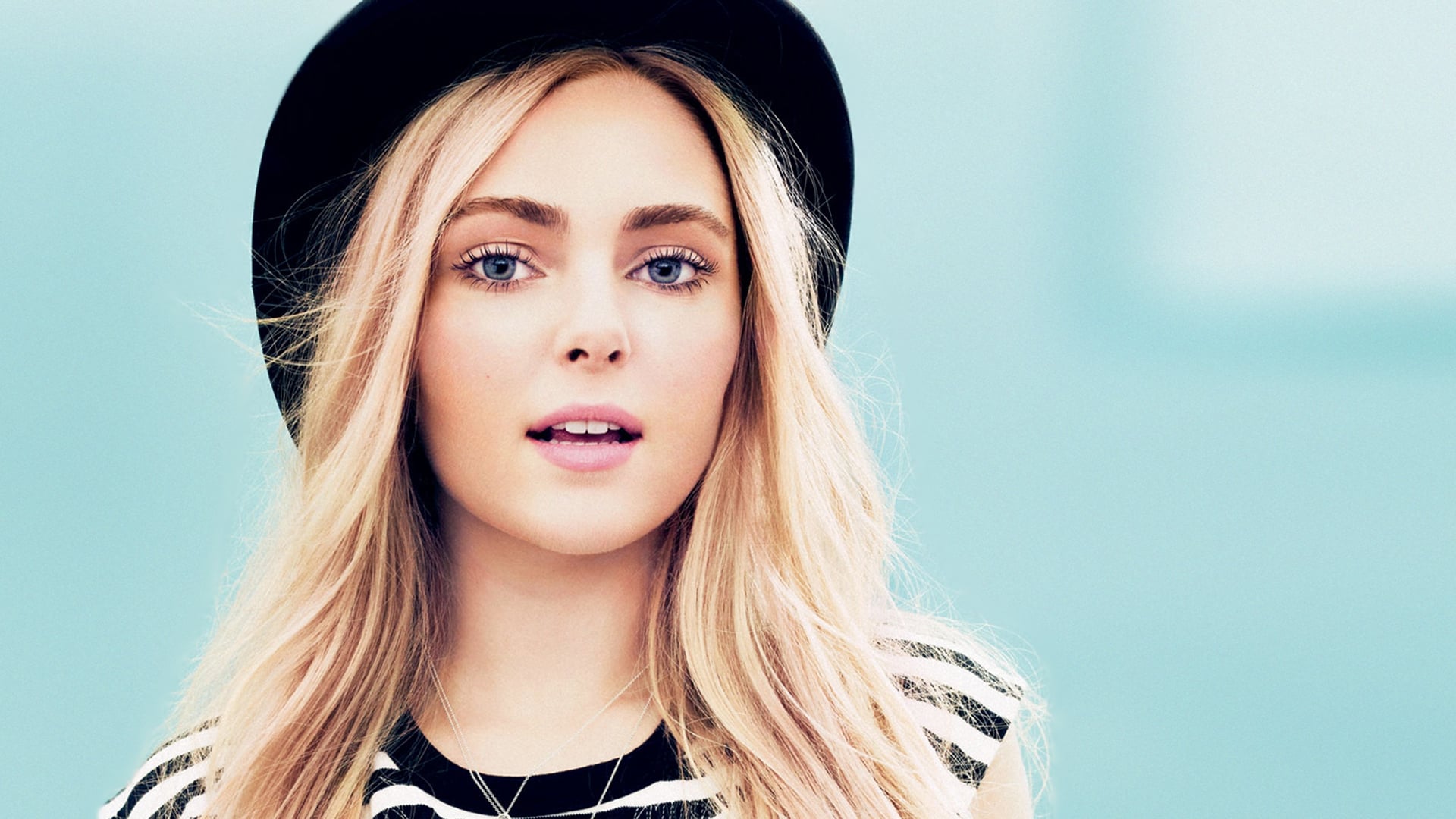 AnnaSophia Robb wearing a black hat and striped shirt HD Wallpaper