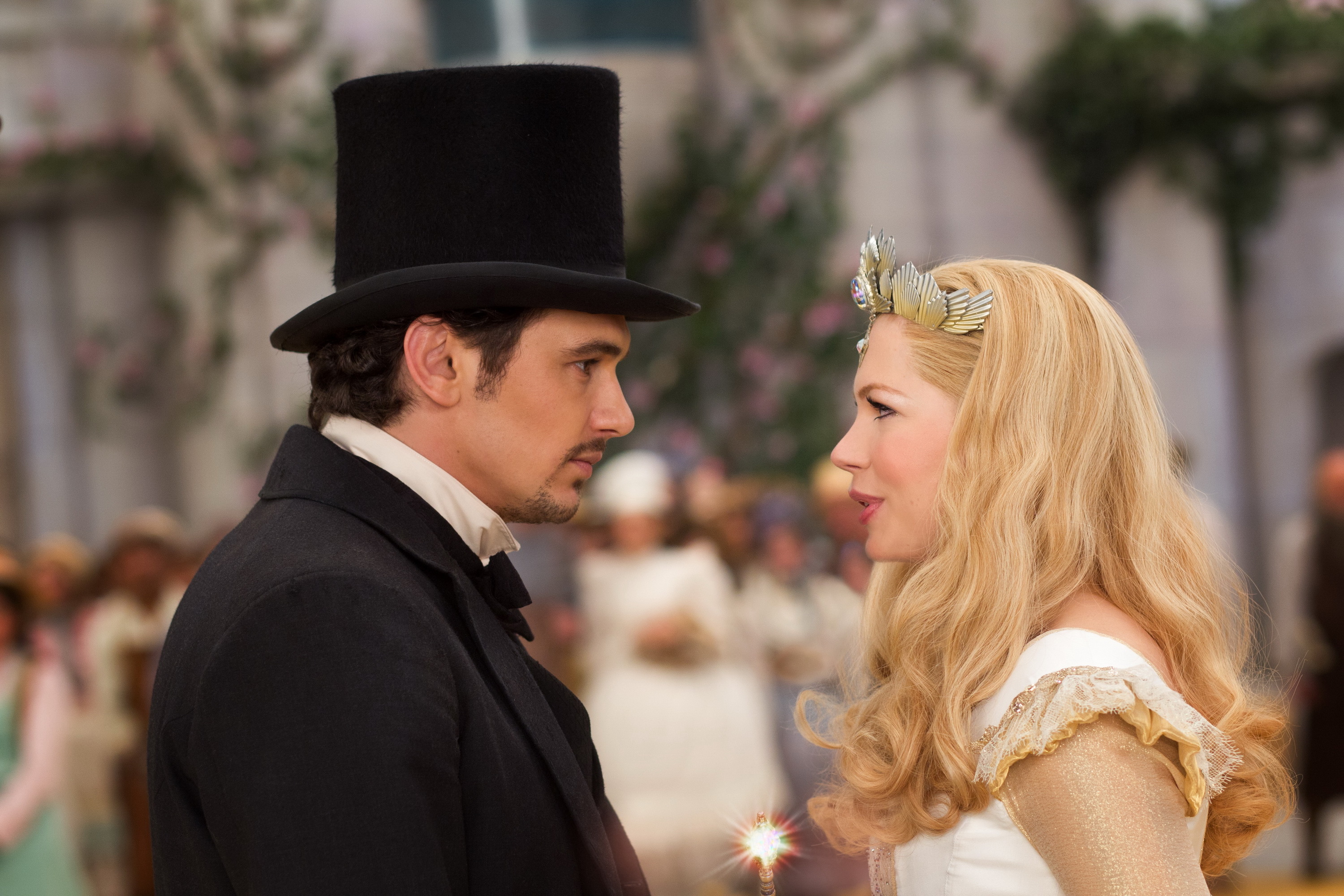 Oz The Great and Powerful: James Franco and Michelle Williams HD Wallpaper