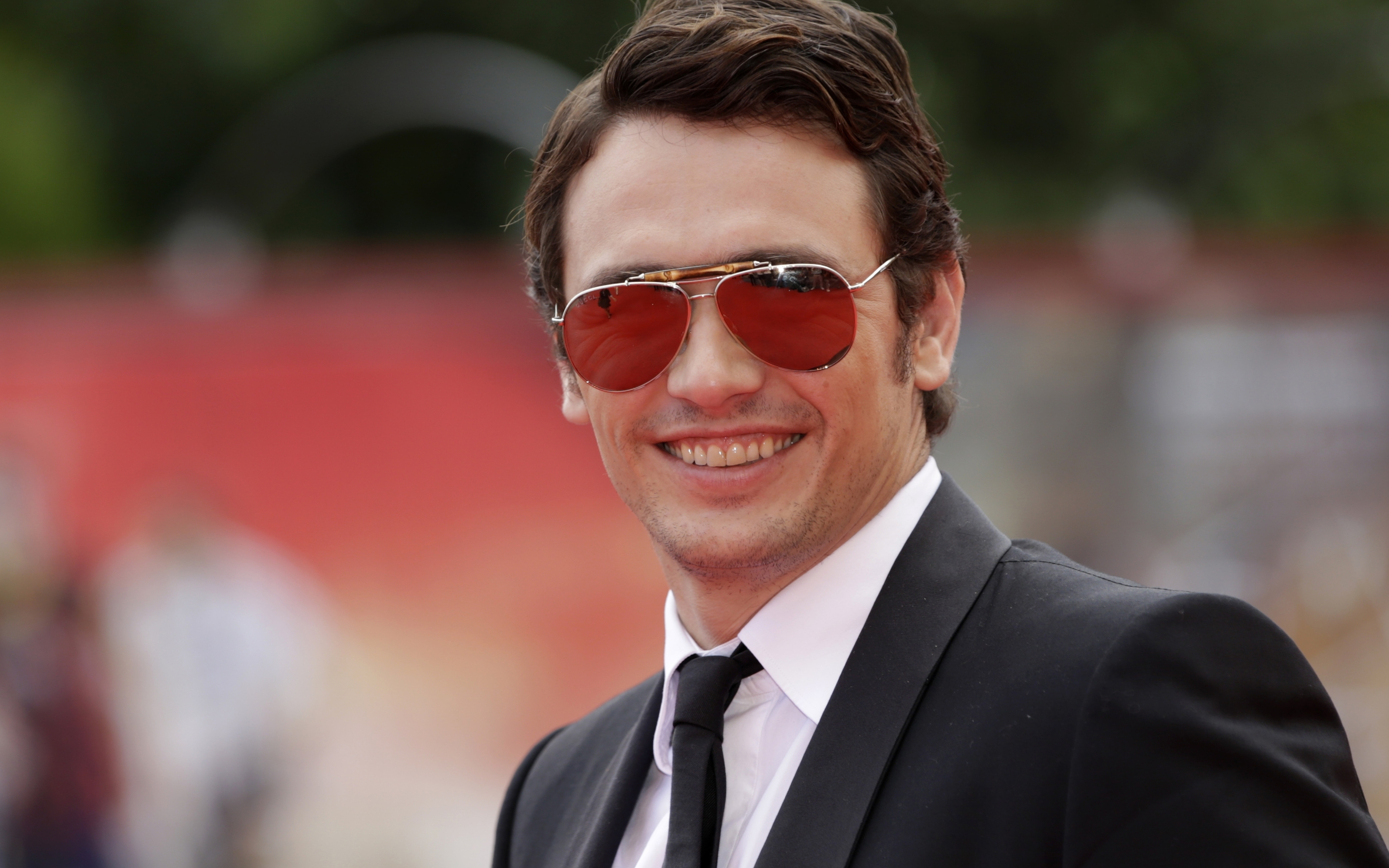 James Franco wearing sunglasses HD Wallpaper