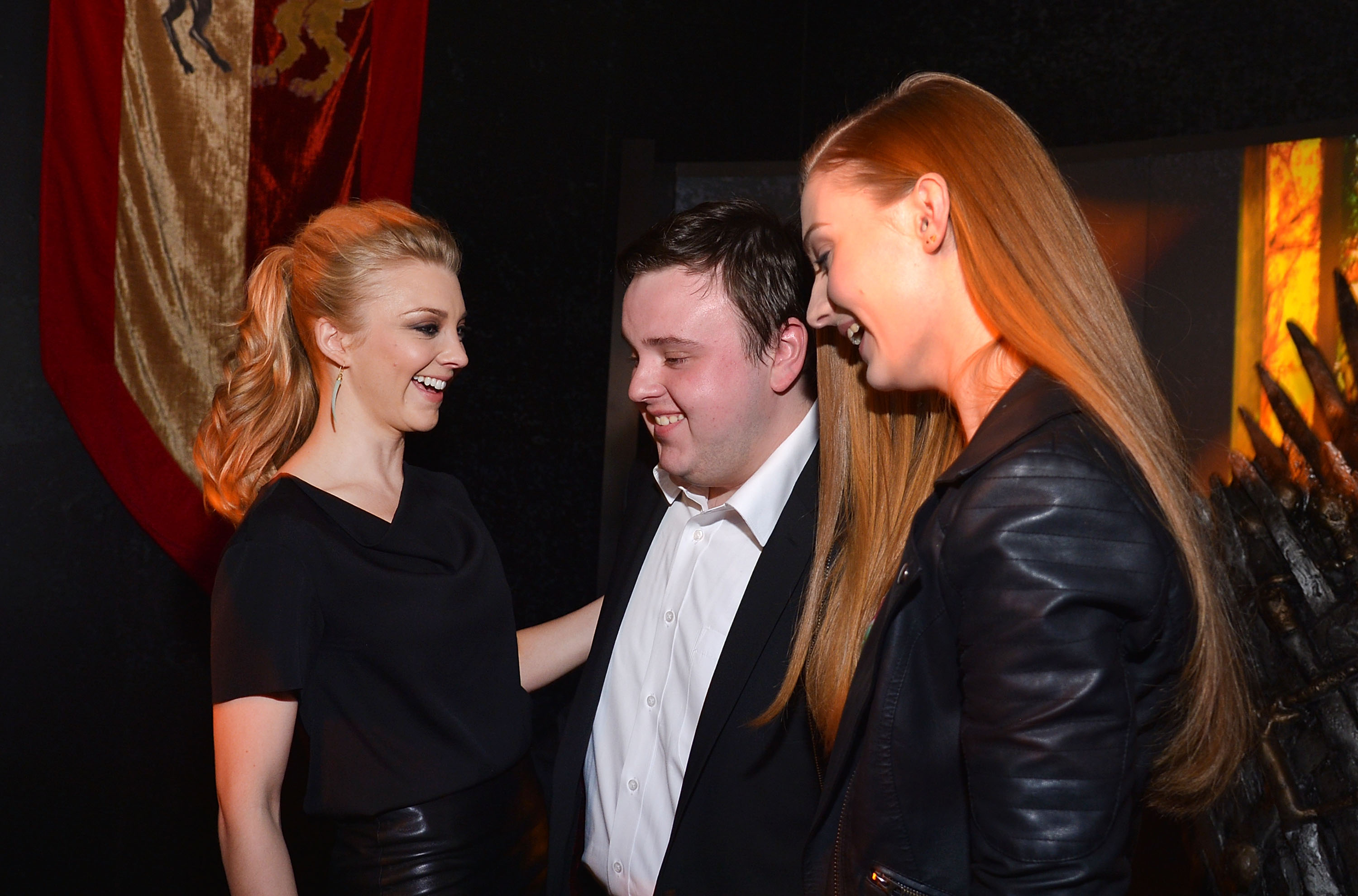 John Bradley with Natalie Dormer and Sophie Turner HD Wallpaper